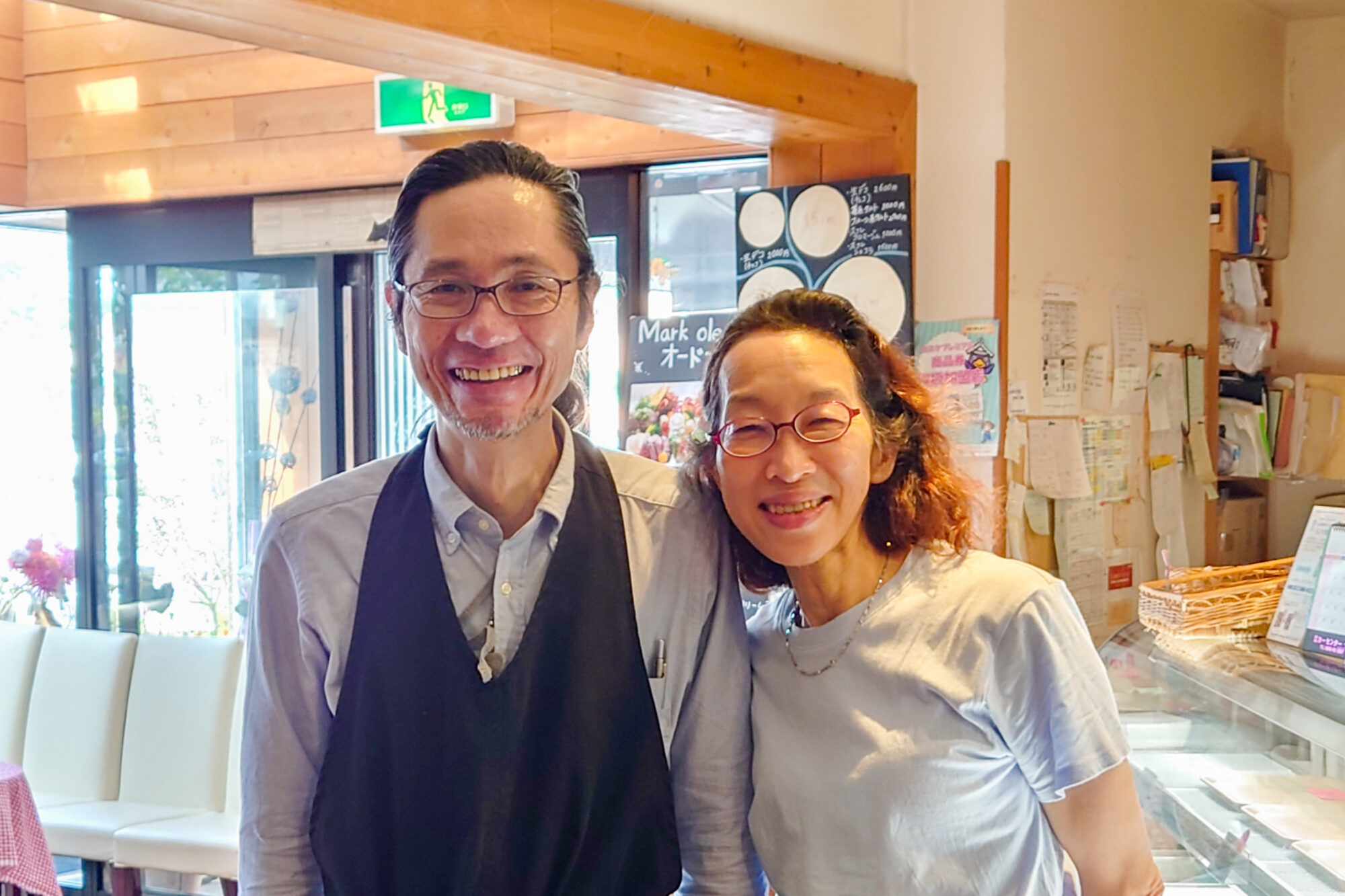 （左）シェフをしているご主人　（右）久本容莉子さん