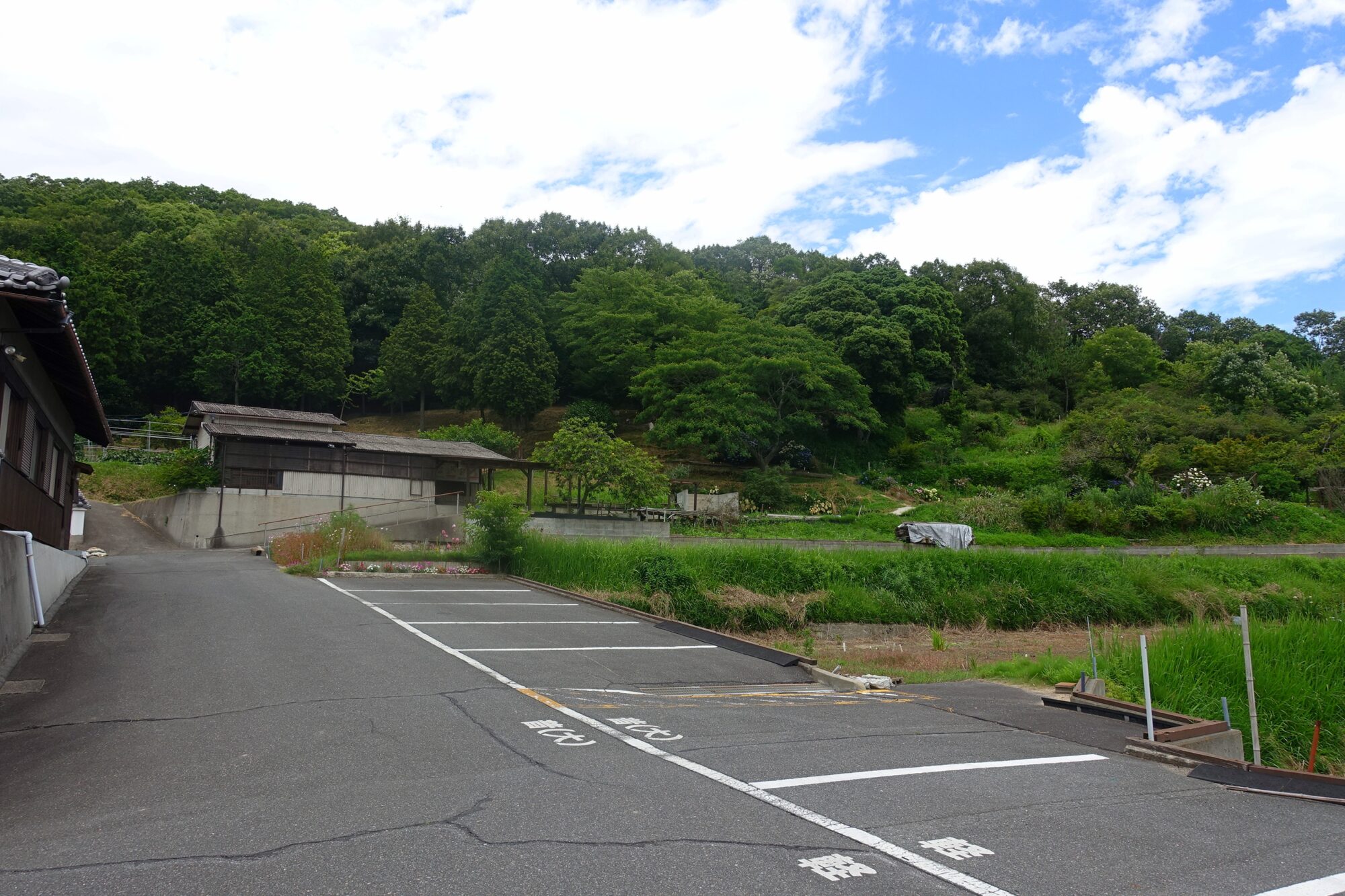 住心院の駐車場