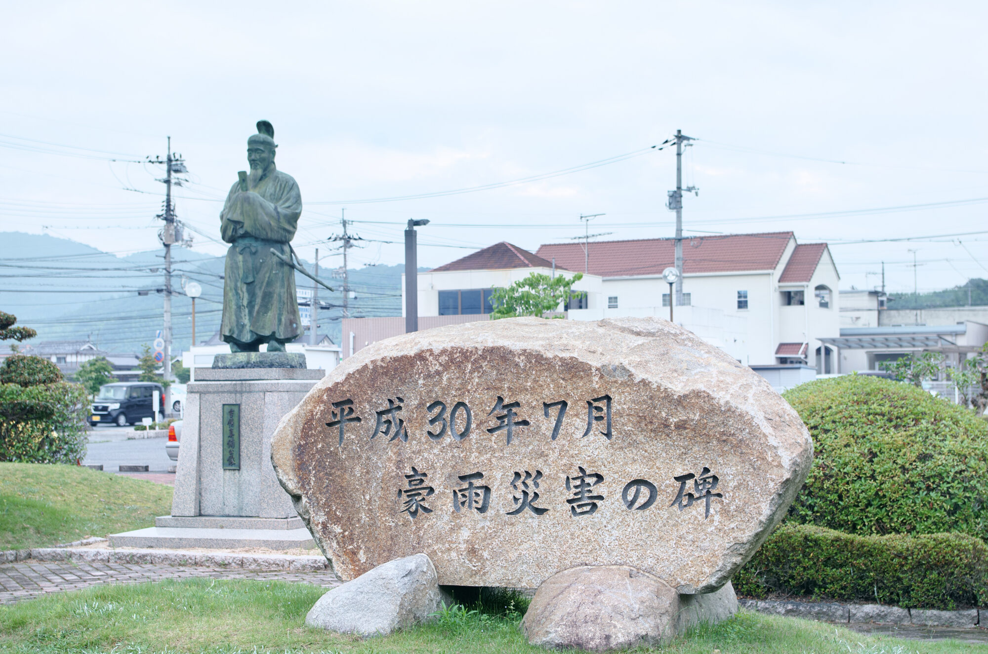 真備支所の敷地内に建立された「平成30年7月豪雨災害の碑」