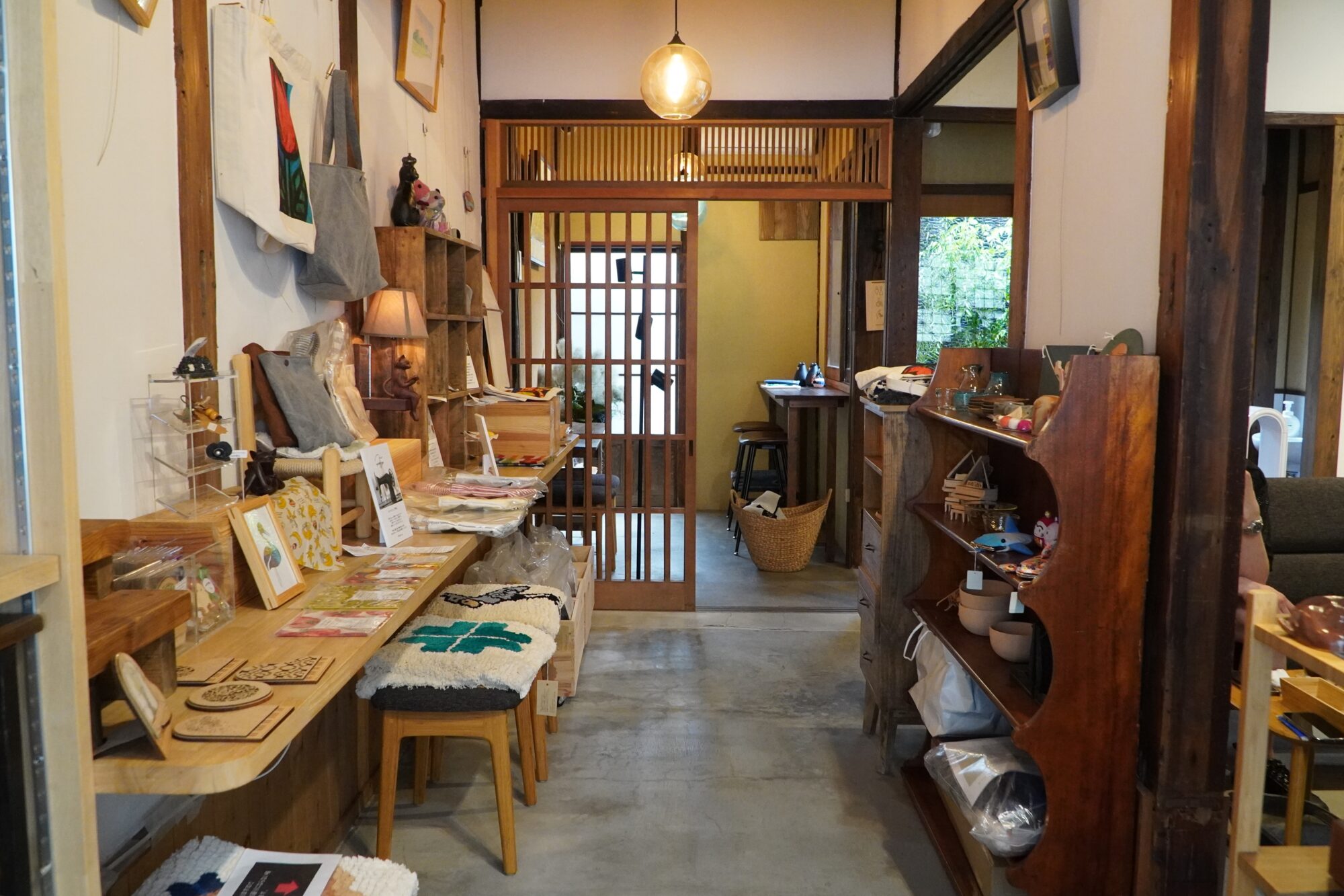 入り口_虹色商店
