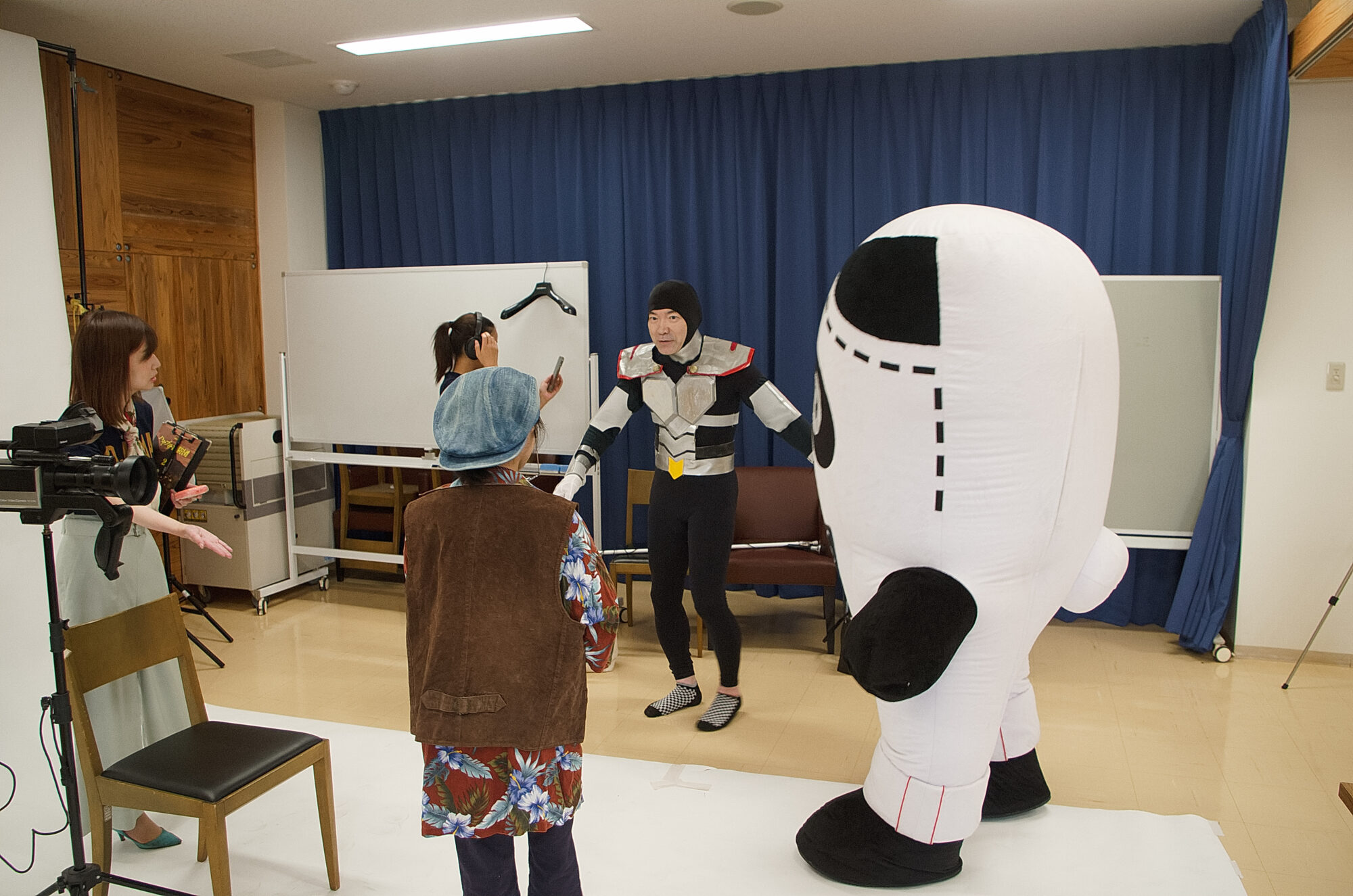 Gパンダをアテンドするコジマーと淵本さん