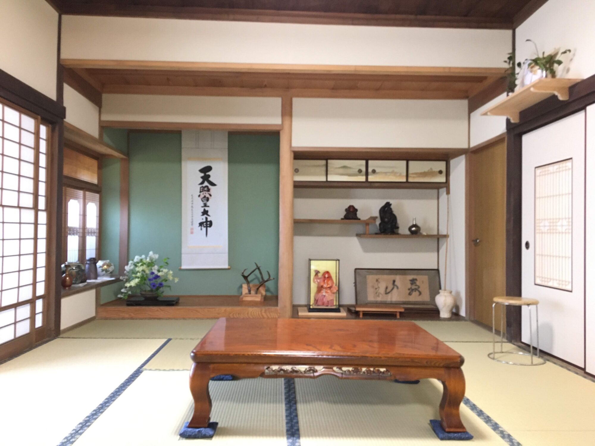 壁塗りチャリティー企画実施後の家屋のようす（写真提供：綱吉商店）