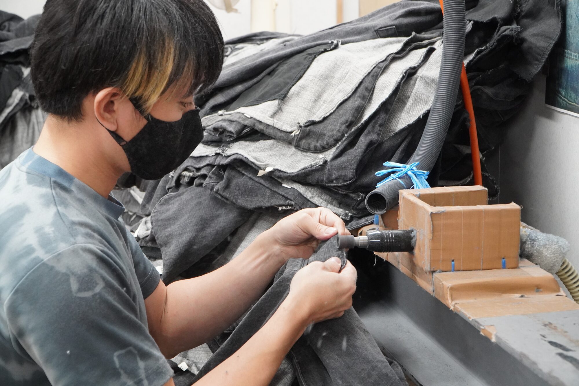 デニム加工には技術とセンスが必要