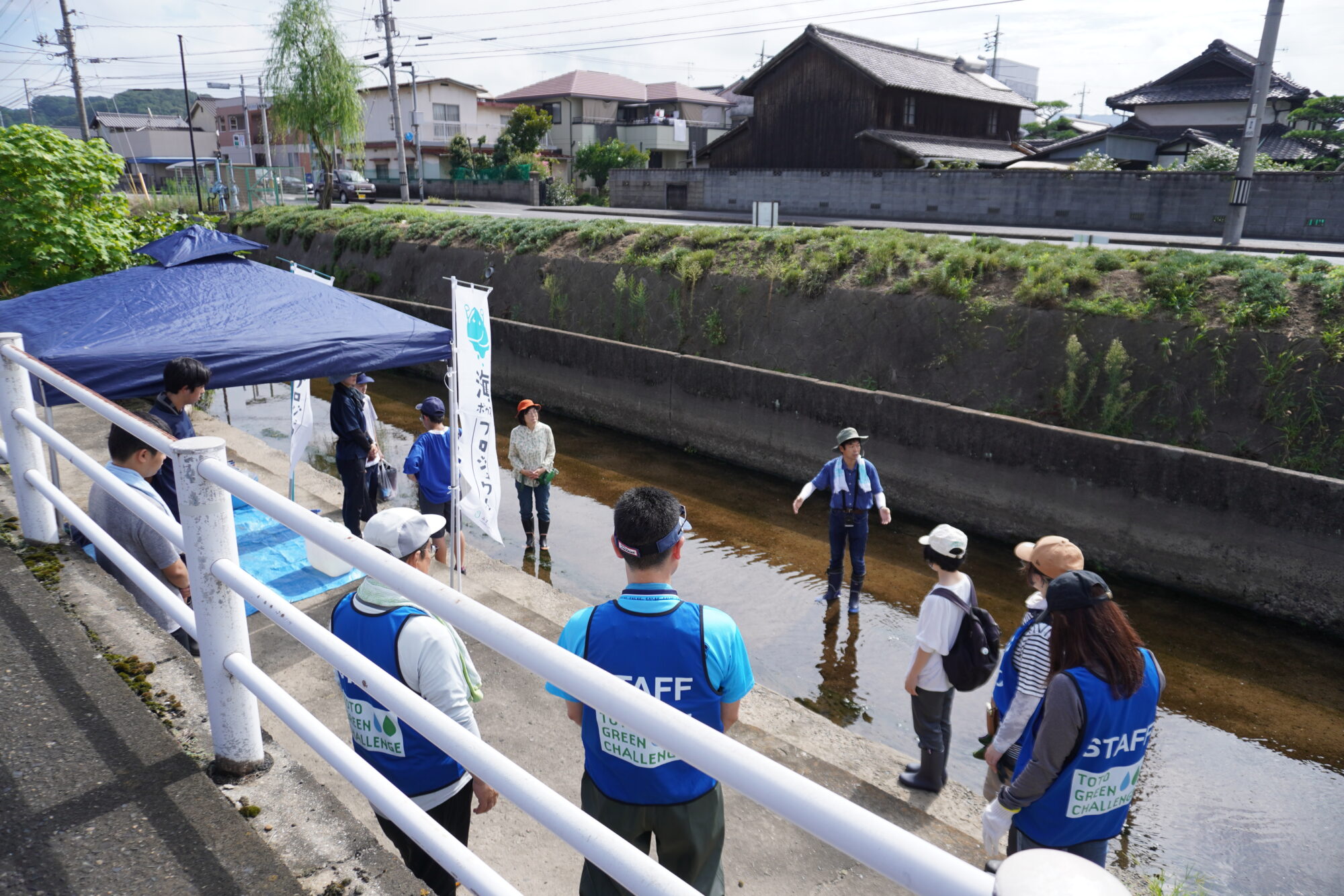 ゴミの回収開始前にプロジェクトの内容などを説明