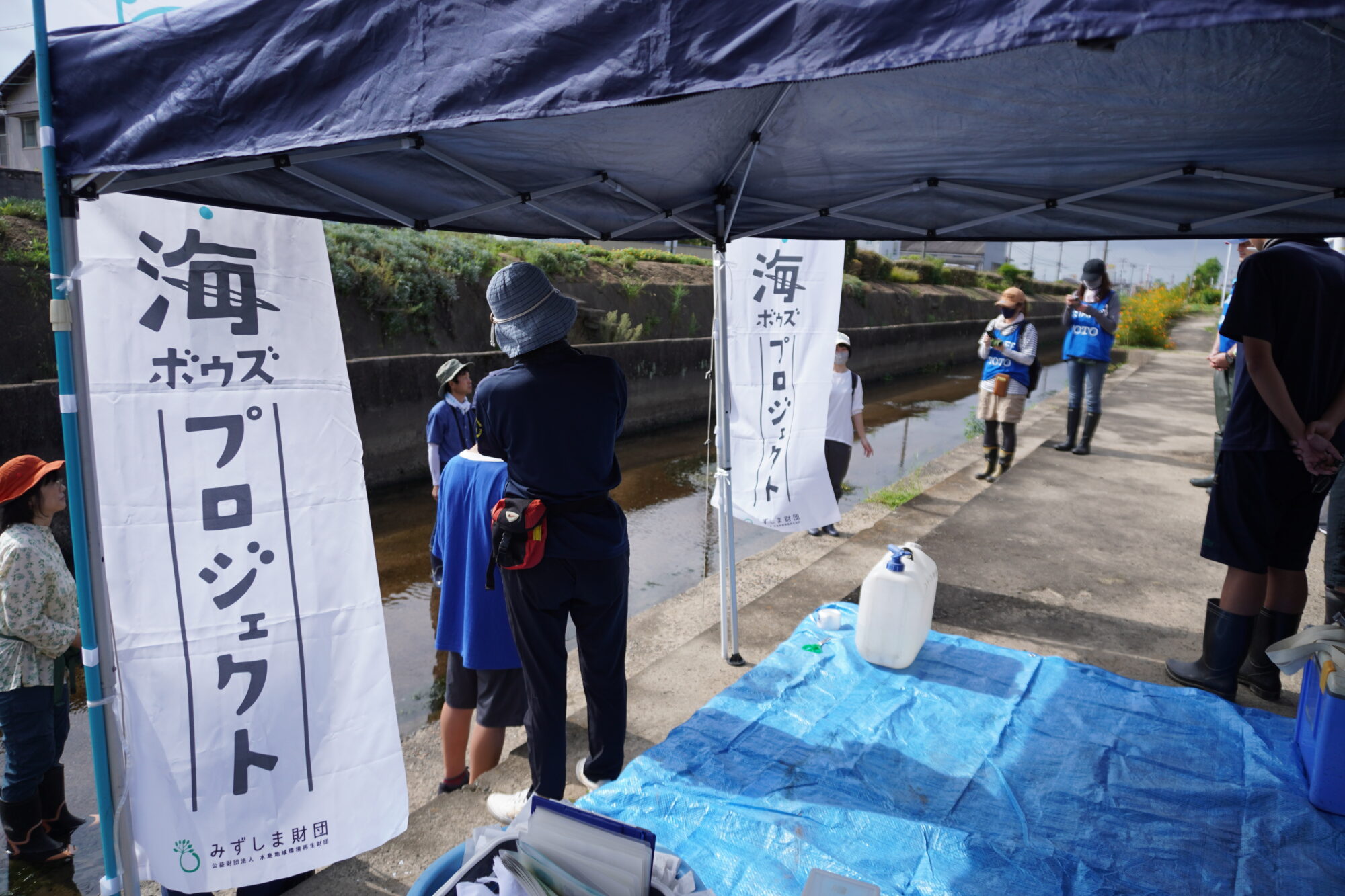 ごみの回収開始前にプロジェクトの内容などを説明