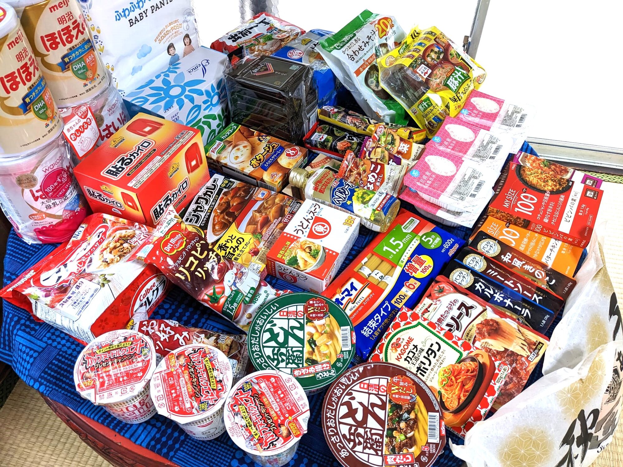 写真提供：ハルハウス　フードシェア会時にハルハウスに届いた支援物資の数々