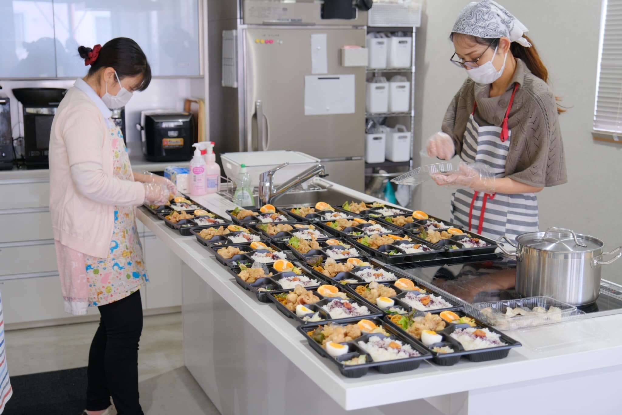 写真提供 : おやカンパニー 産前産後お弁当配達準備のようす