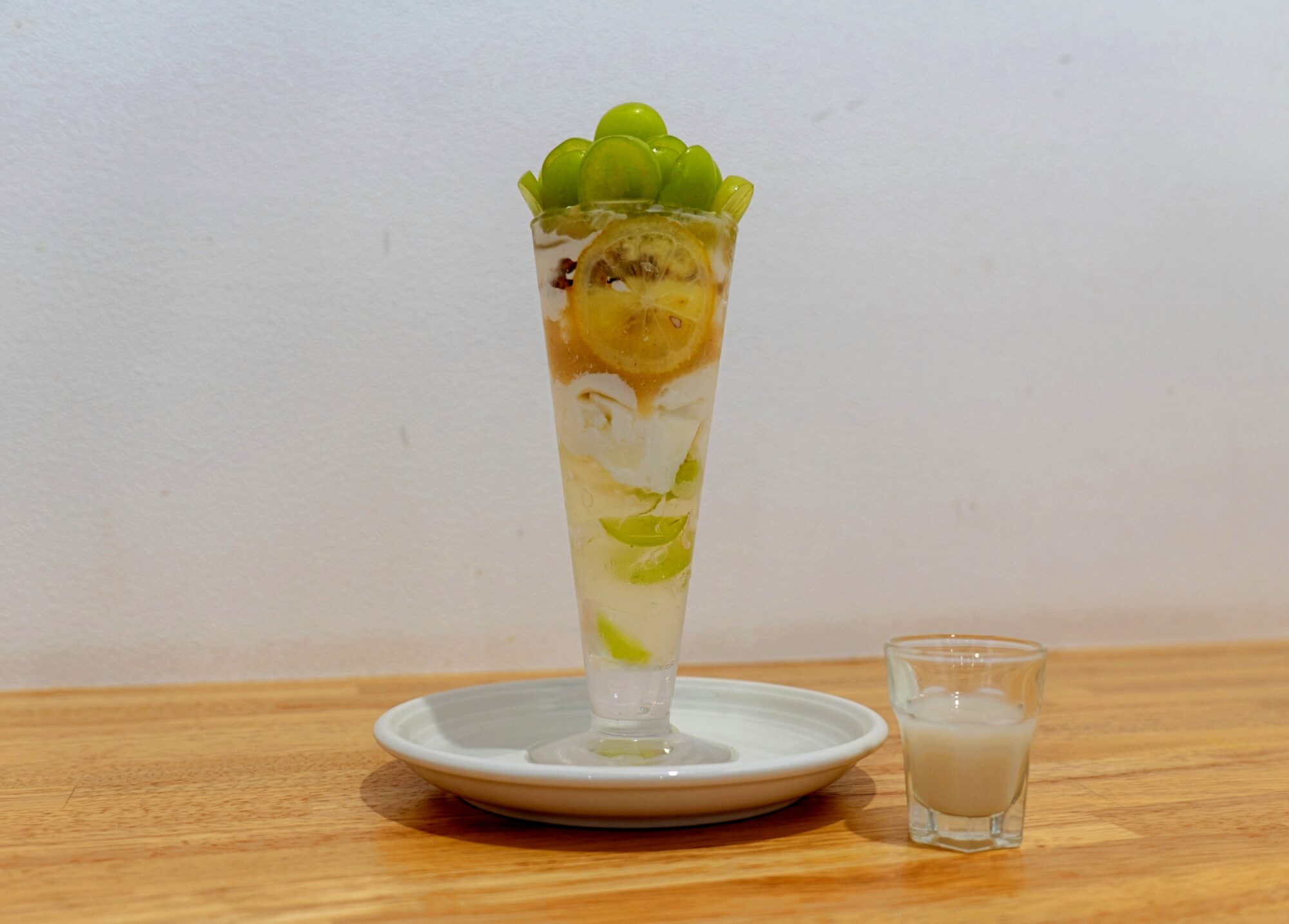パフェに添えられた白麹甘酒