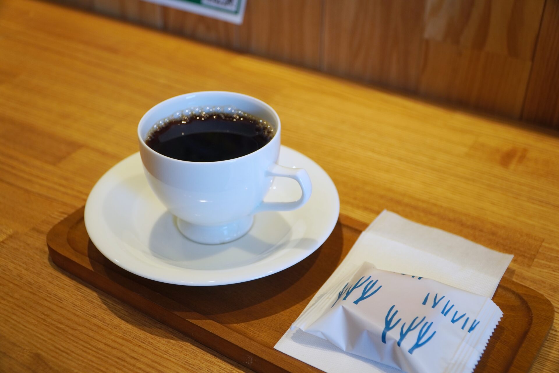 カフェスペースで提供されるコーヒー