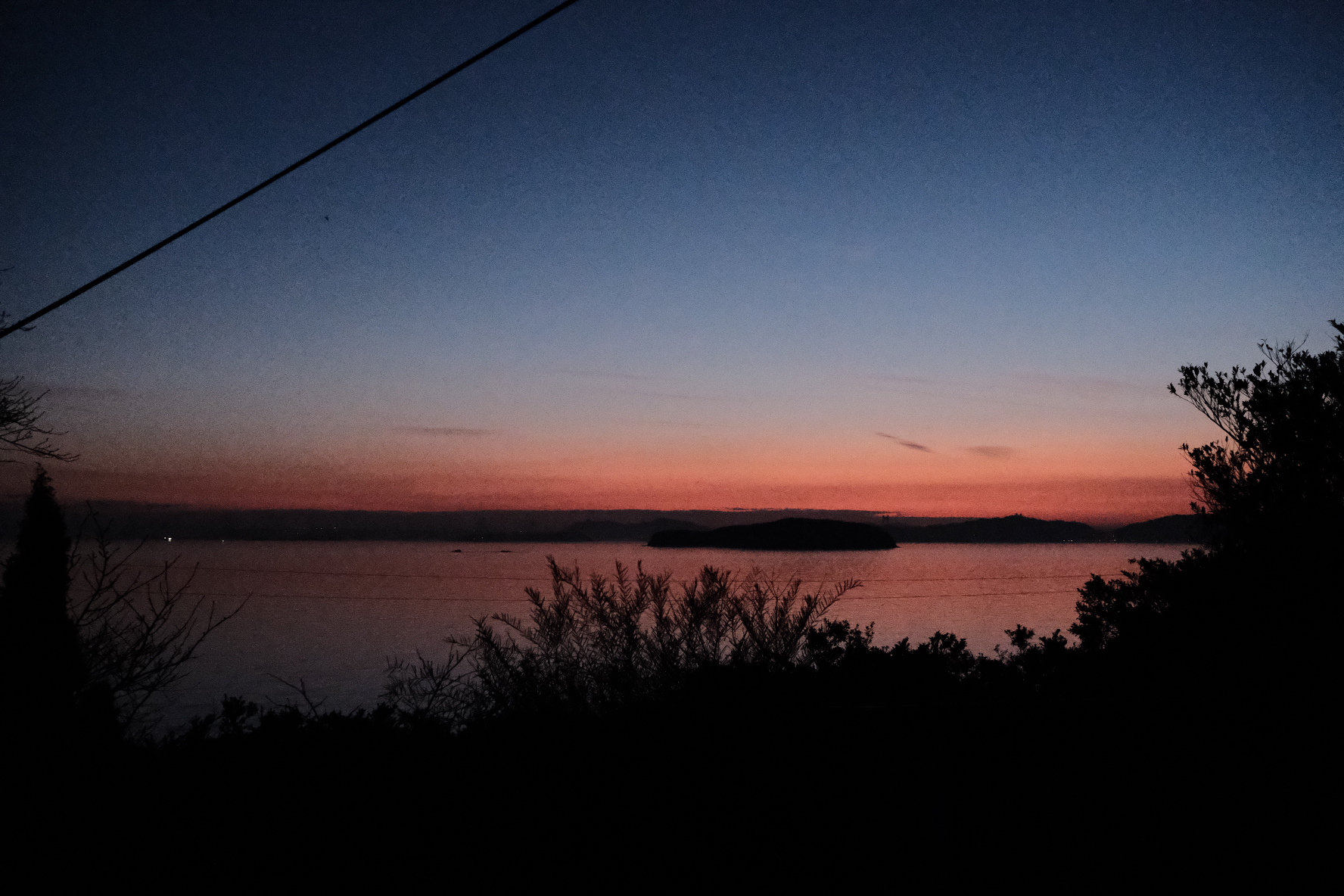本屋aruから眺めた瀬戸内海の夕焼け