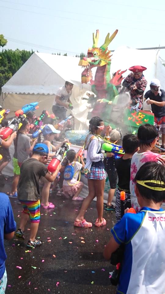 写真提供： ミズシマ盛り上げ隊　水鉄砲まつりのようす