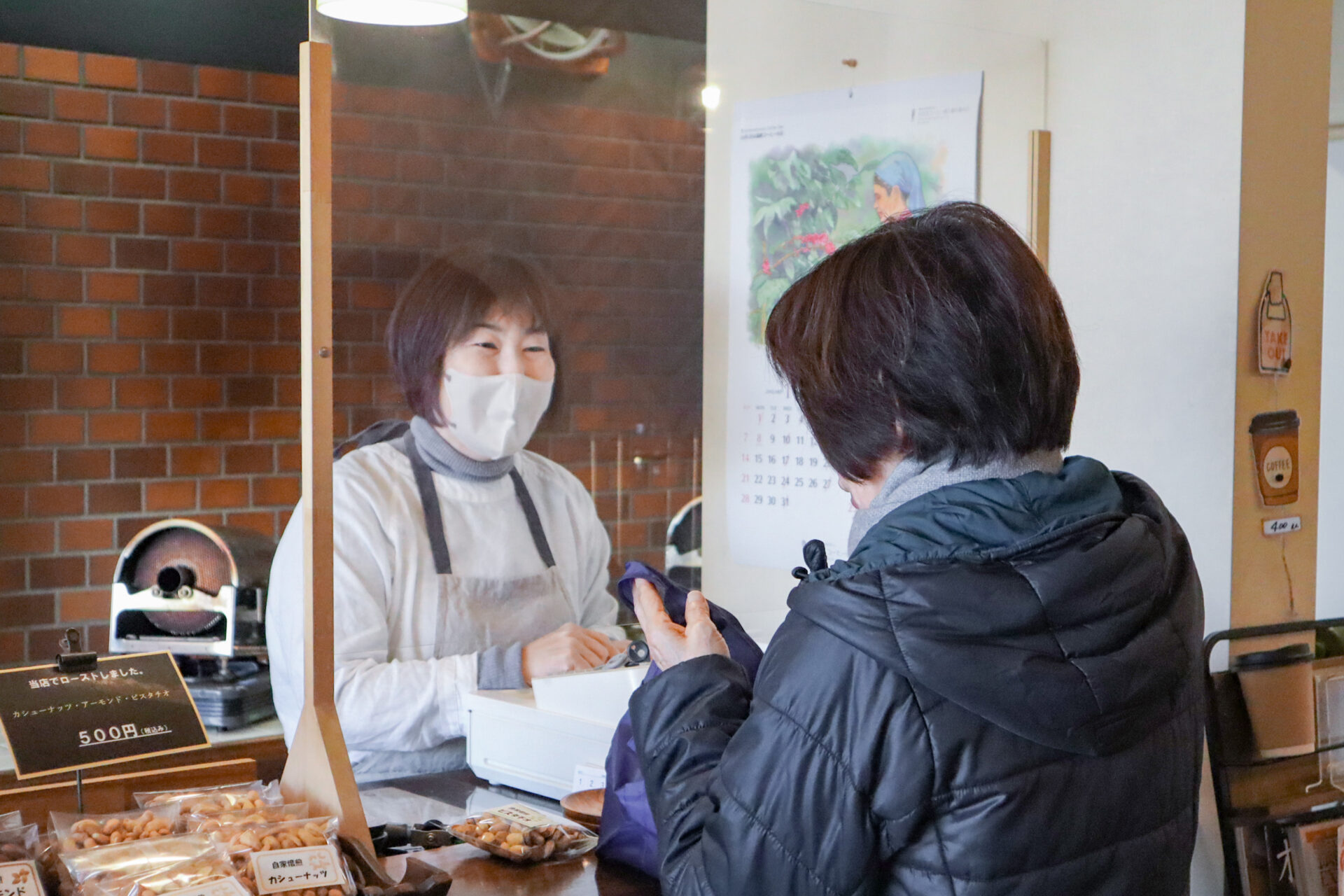 会計時にも、お客さんとおしゃべり