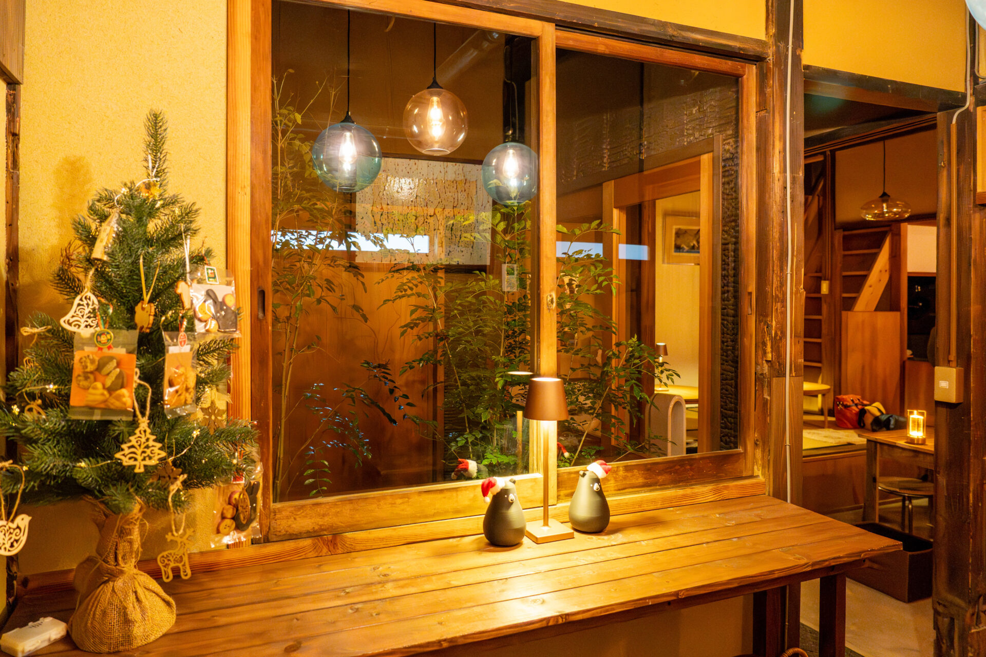 店内のようすはクリスマス前に撮影