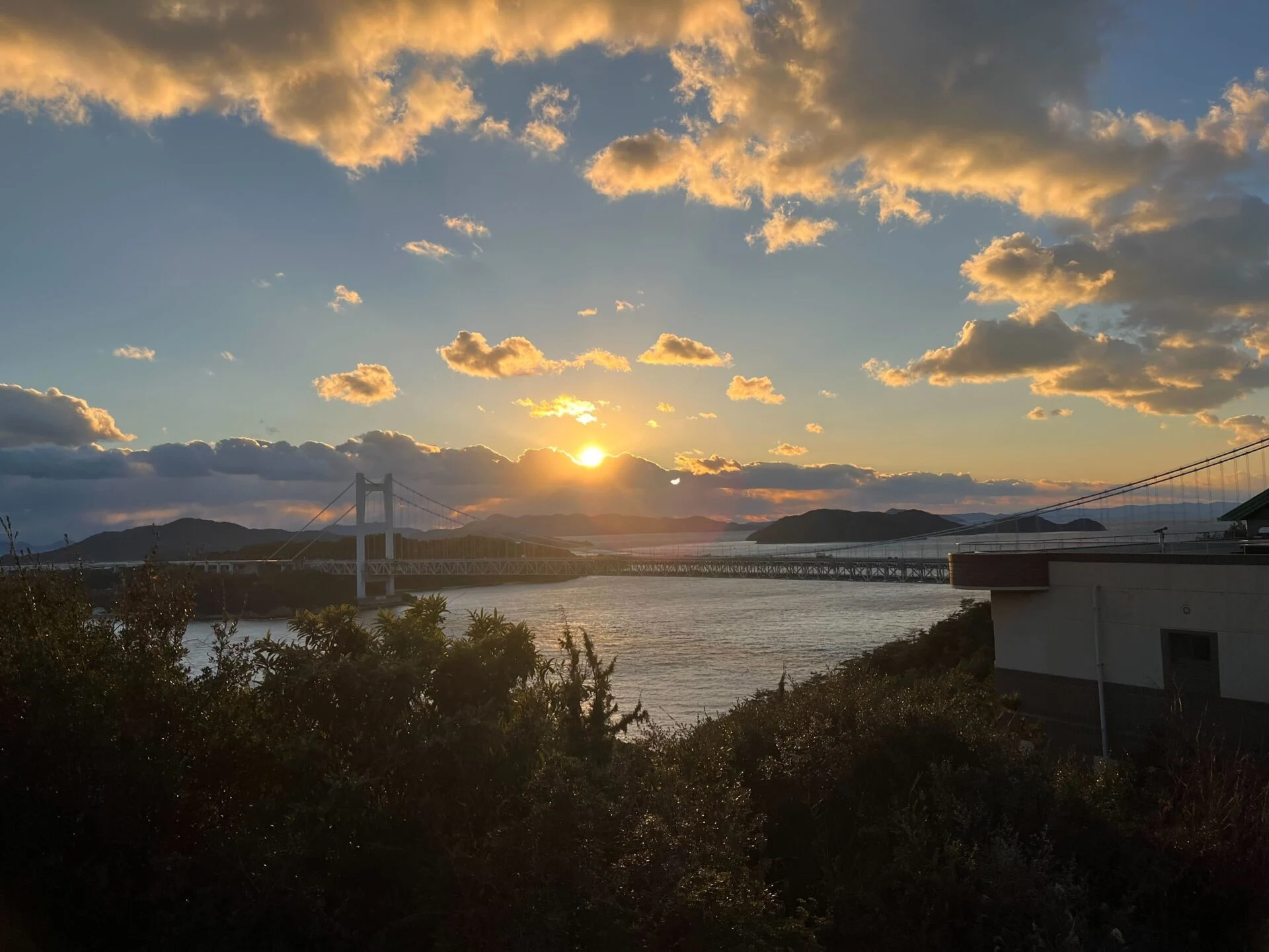 鷲羽山夕景鑑賞バス ～ 児島と下津井の魅力に触れながら、日本の夕陽百選に選ばれた絶景に会いに行こう