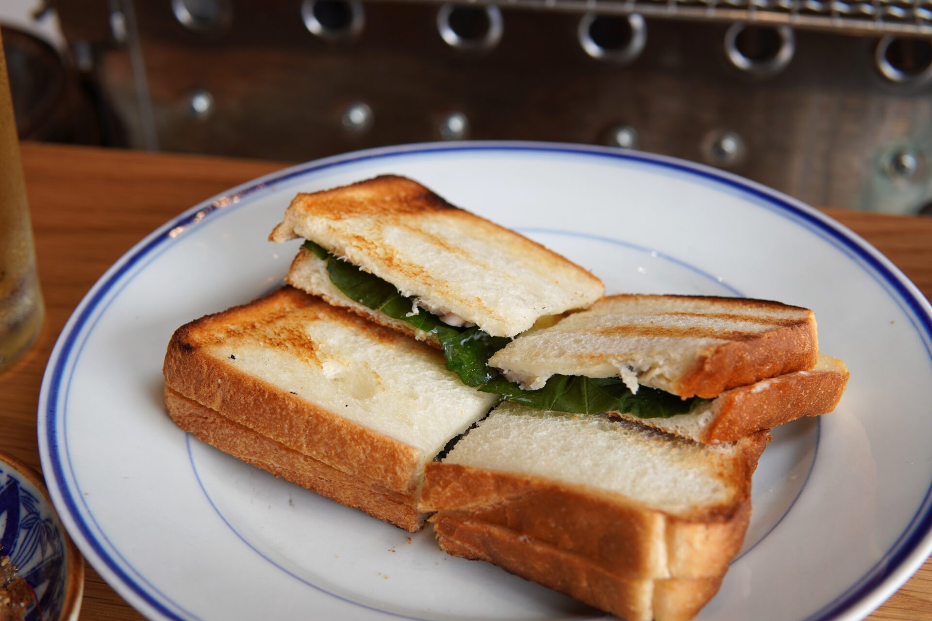 名物しめ鯖サンド（税込700円）