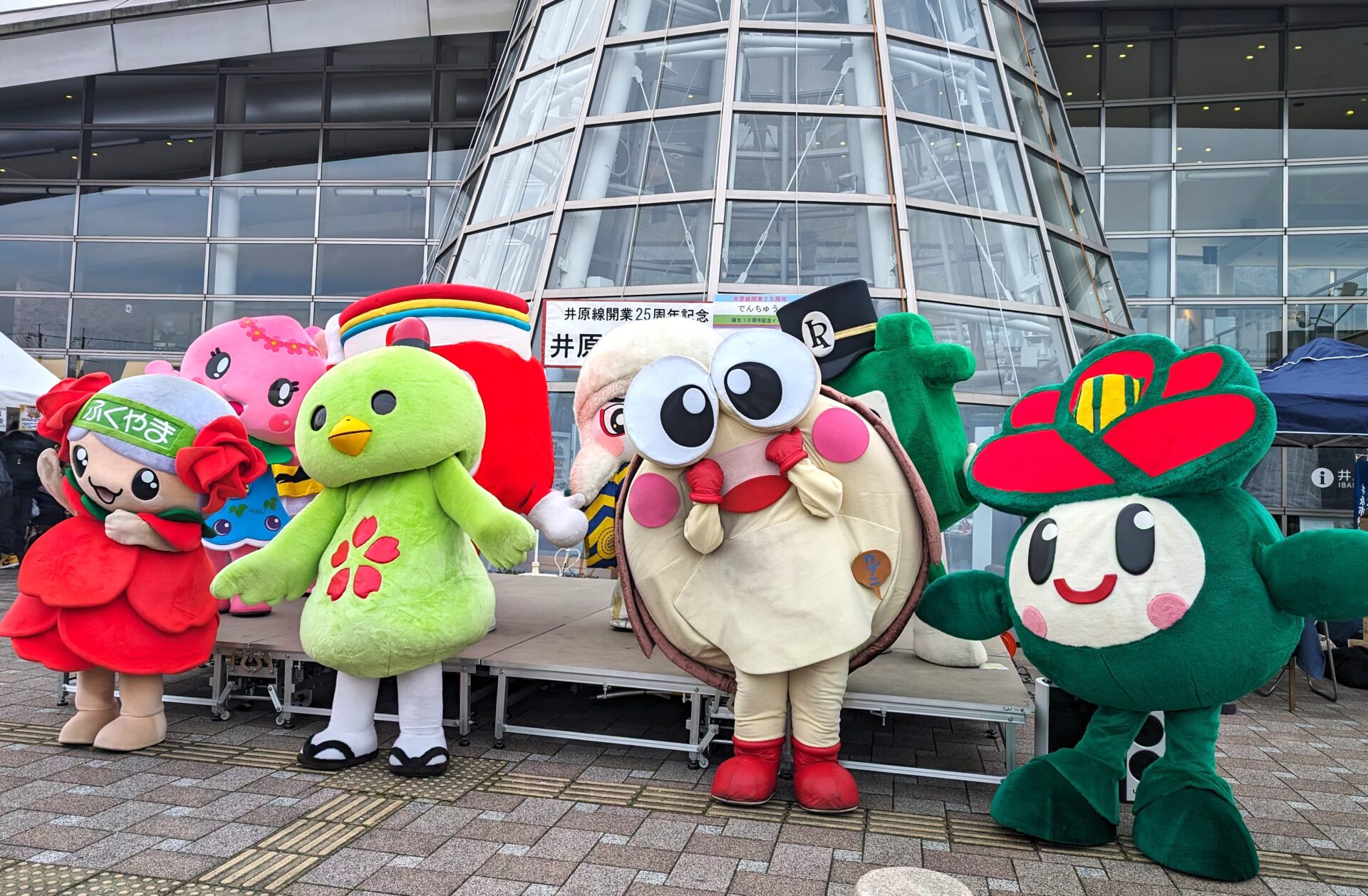 井原駅のステージのようす