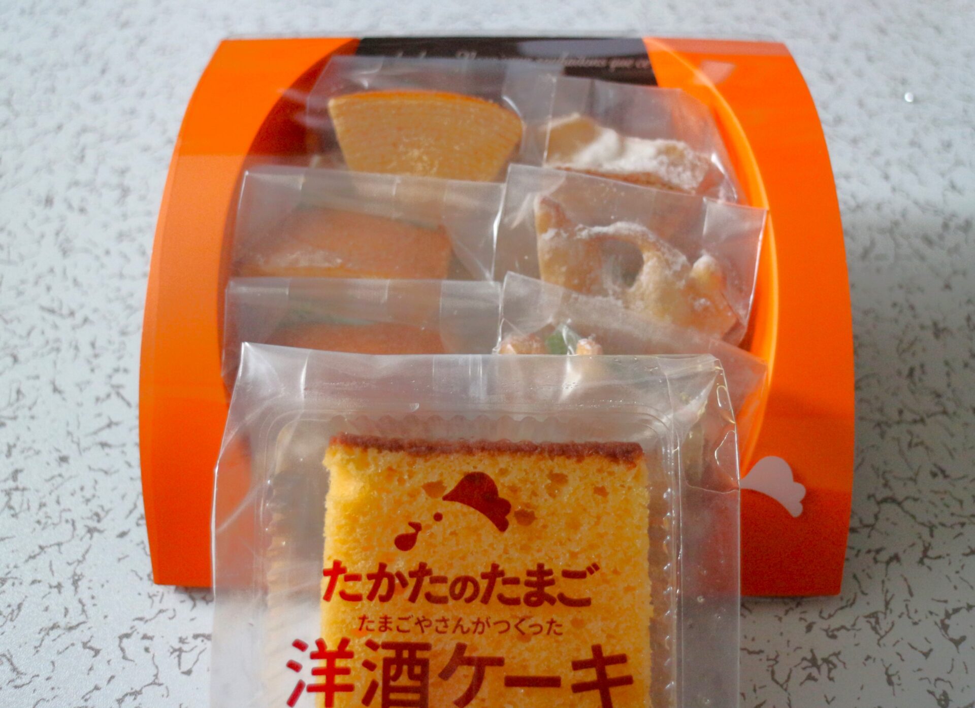 たかたのたまごの焼菓子（バームクーヘンとピレネー）と洋酒ケーキ