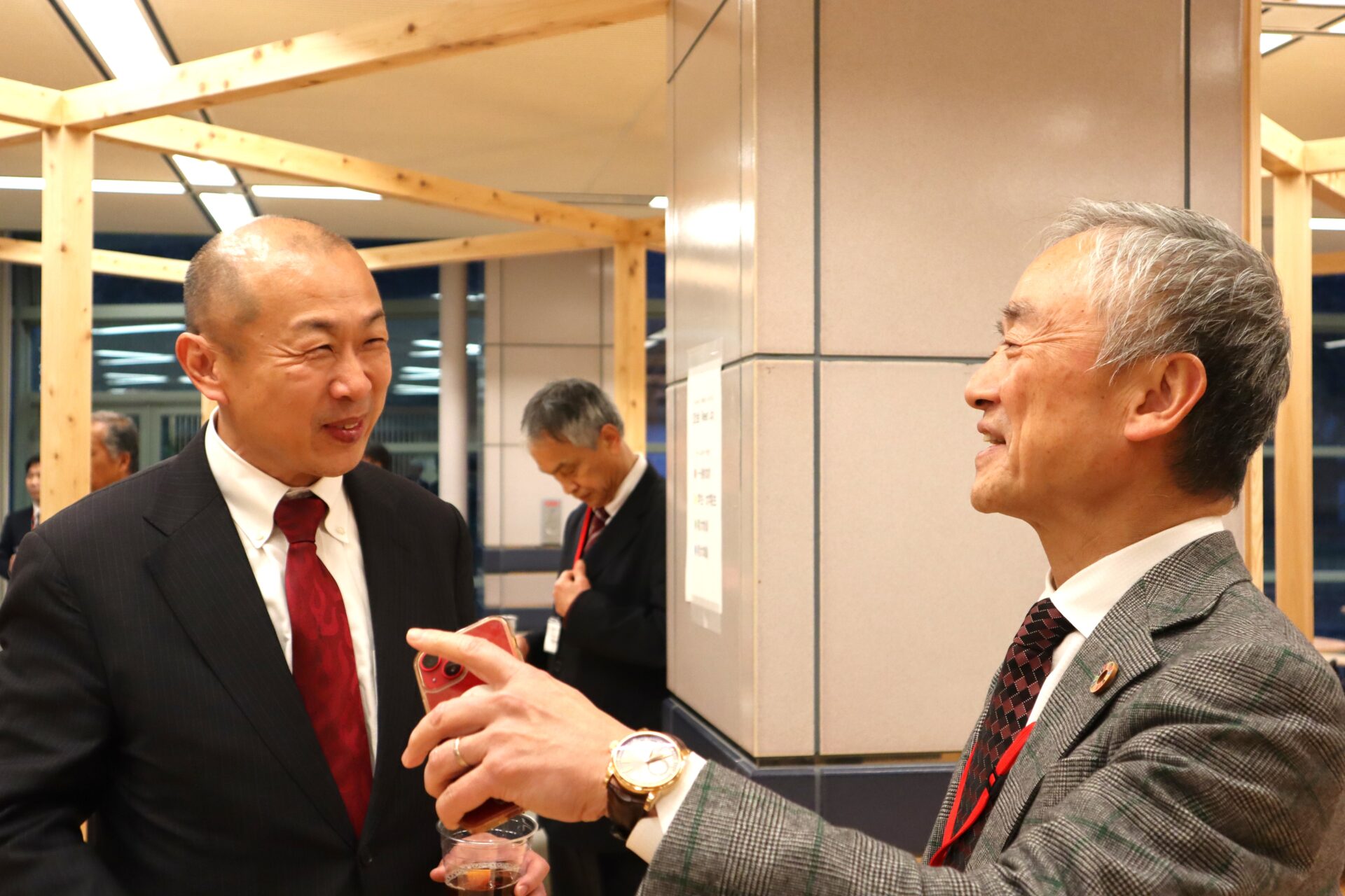 ファジアーノ岡山木村オーナーと談笑する藤南社長