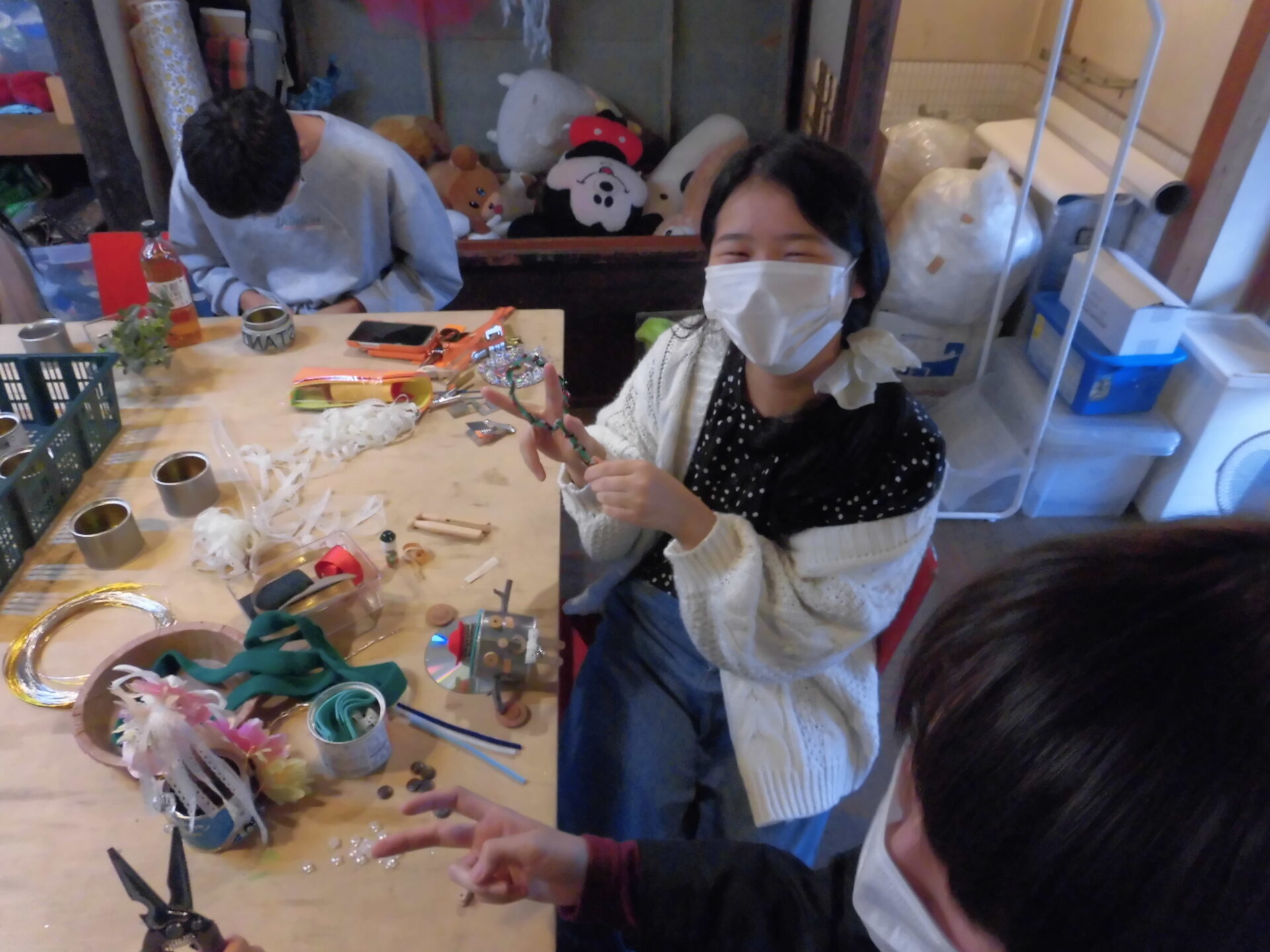 画像提供:倉敷市立玉島高等学校 空き缶アート制作のようす