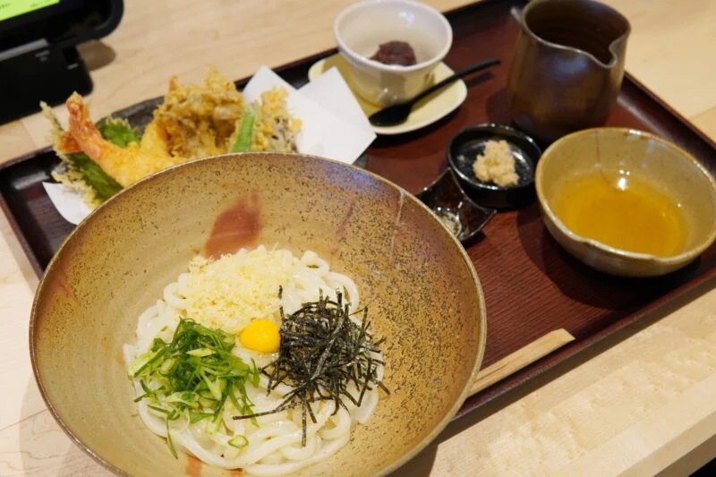 倉敷うどん ぶっかけ庵ふるいち ～ 備前焼きの器で愉しむ名物ぶっかけうどん。倉敷美観地区で忘れられない一杯を