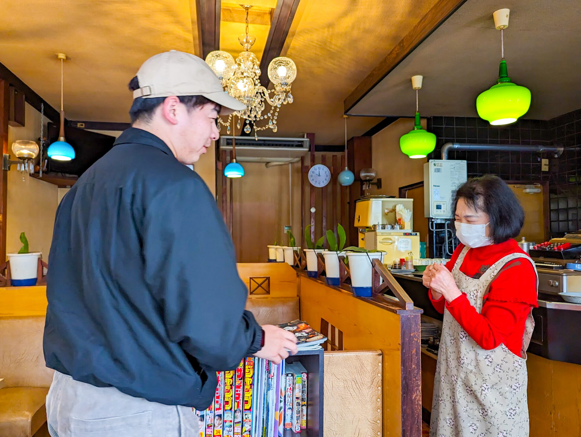 マップを配る村上さん