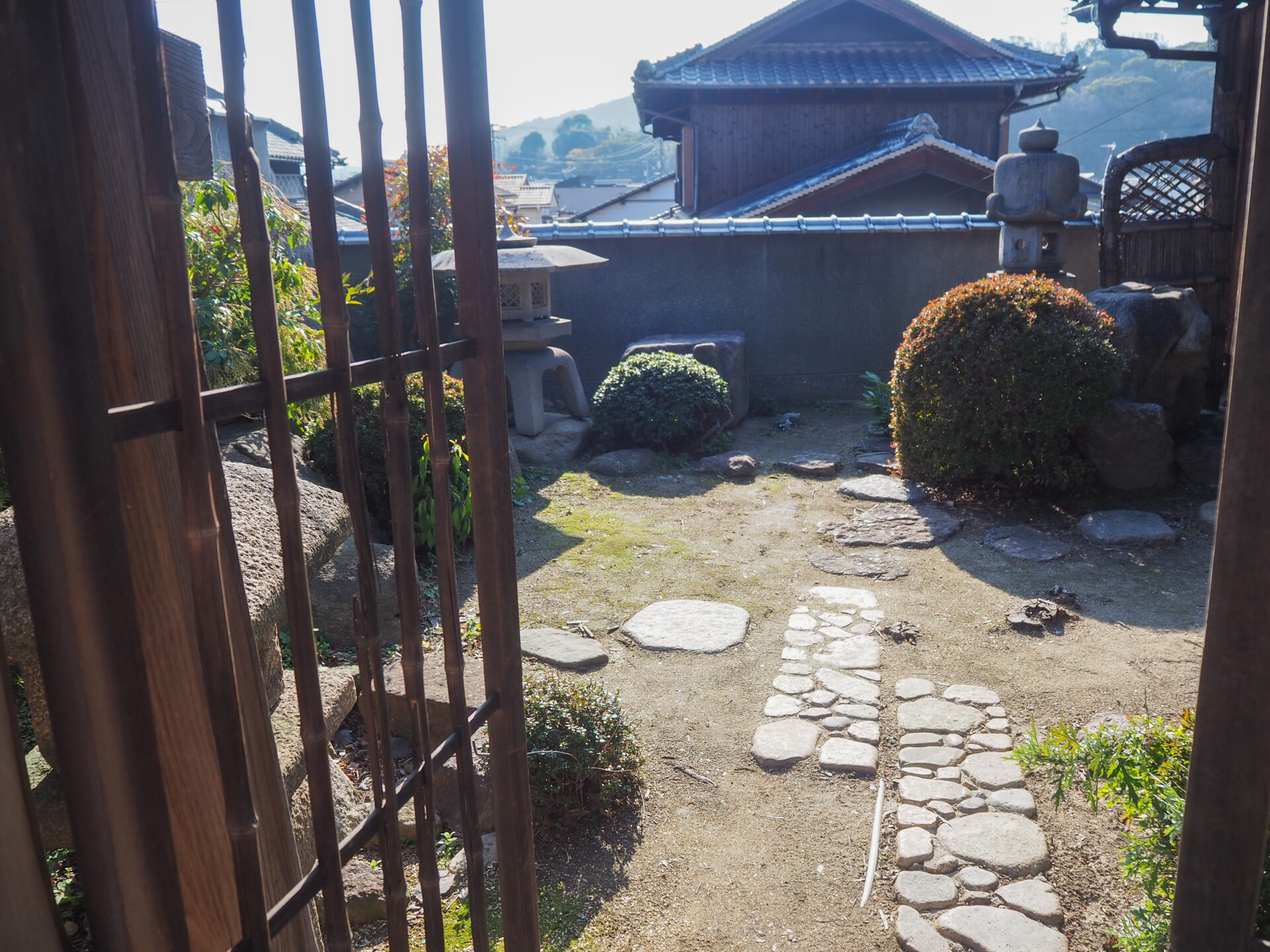 敷地内には大きな庭も
