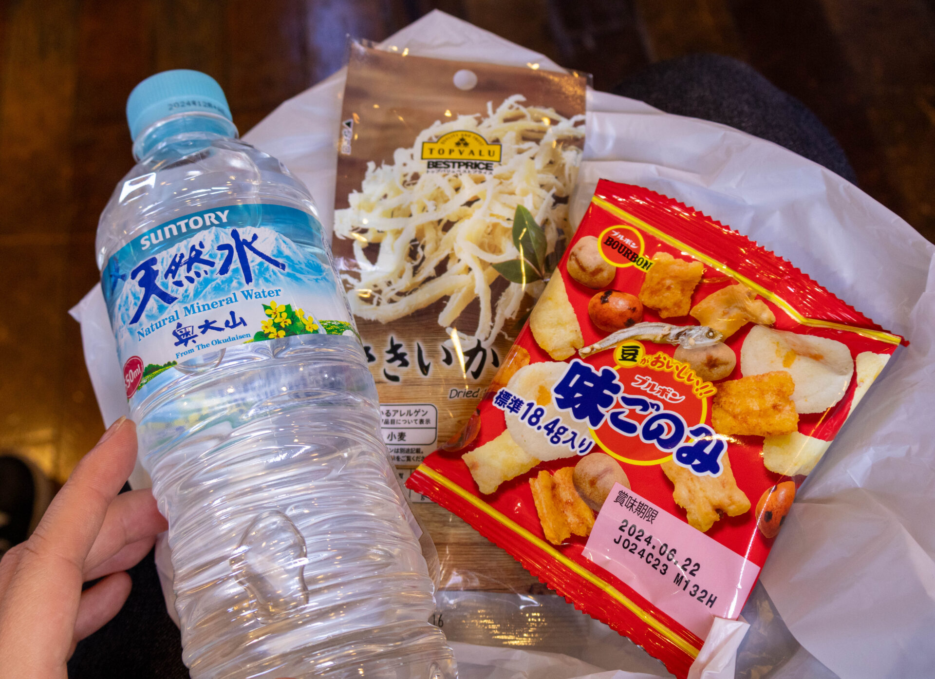用意されたお水とおつまみ