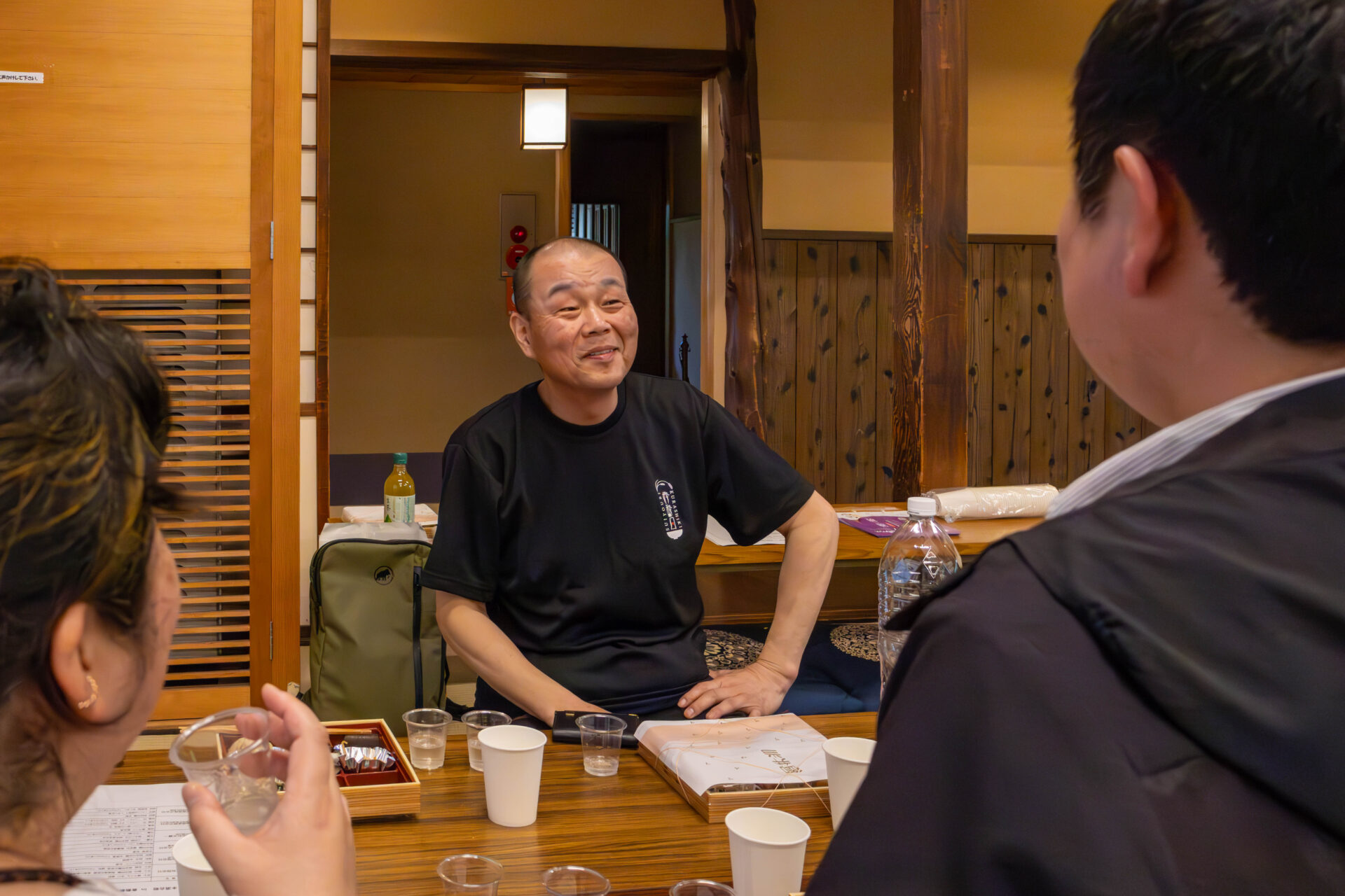 参加者との交流を楽しむ中原さん