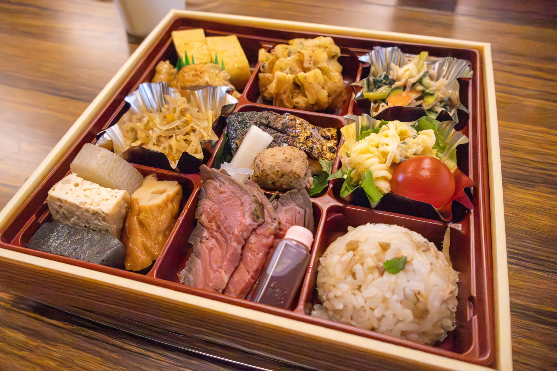 お酒がすすみそうな豪華なおつまみたち