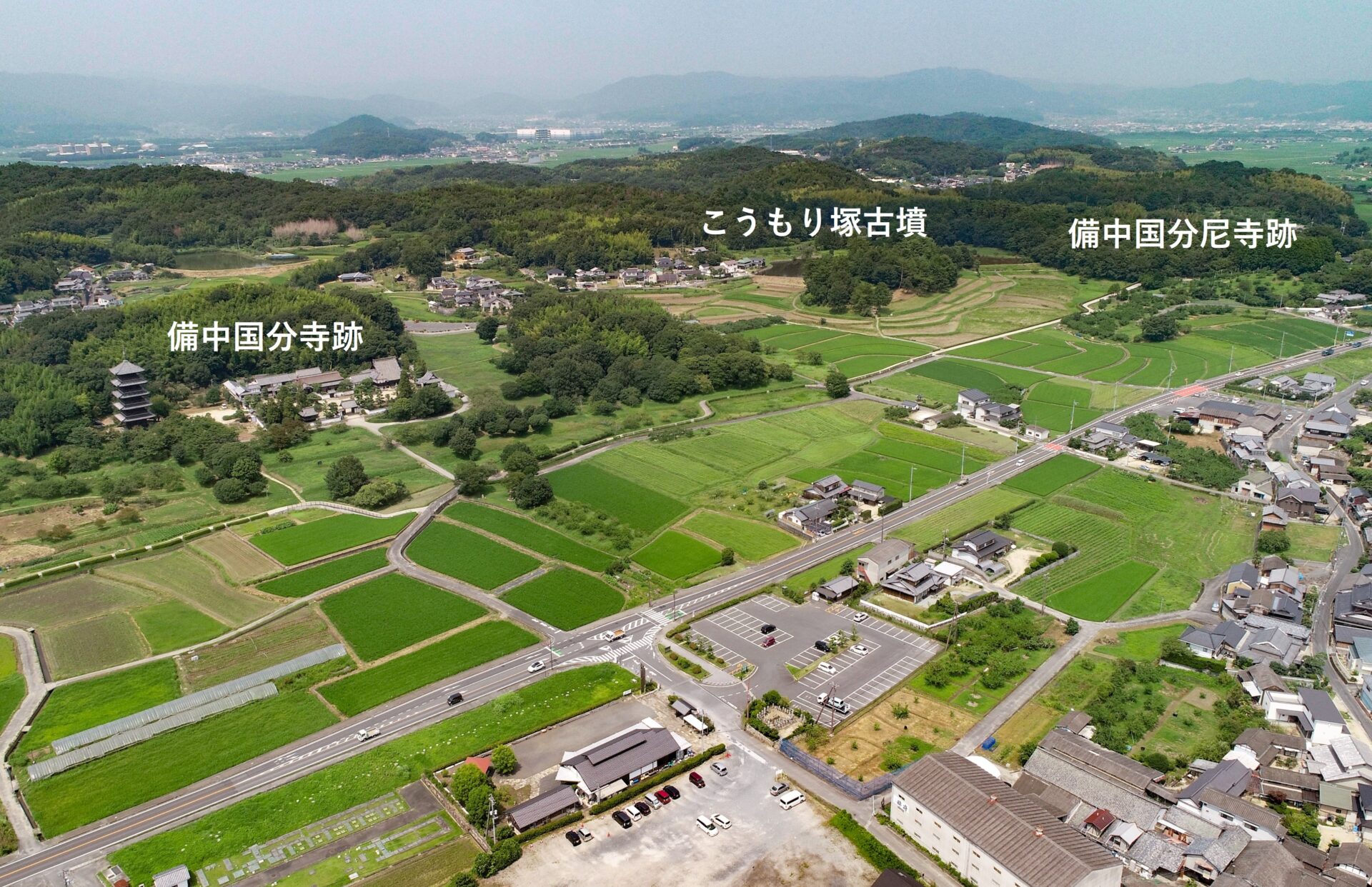 こうもり塚古墳周辺上空写真（岡山県古代吉備文化財センター提供画像に名称記載）