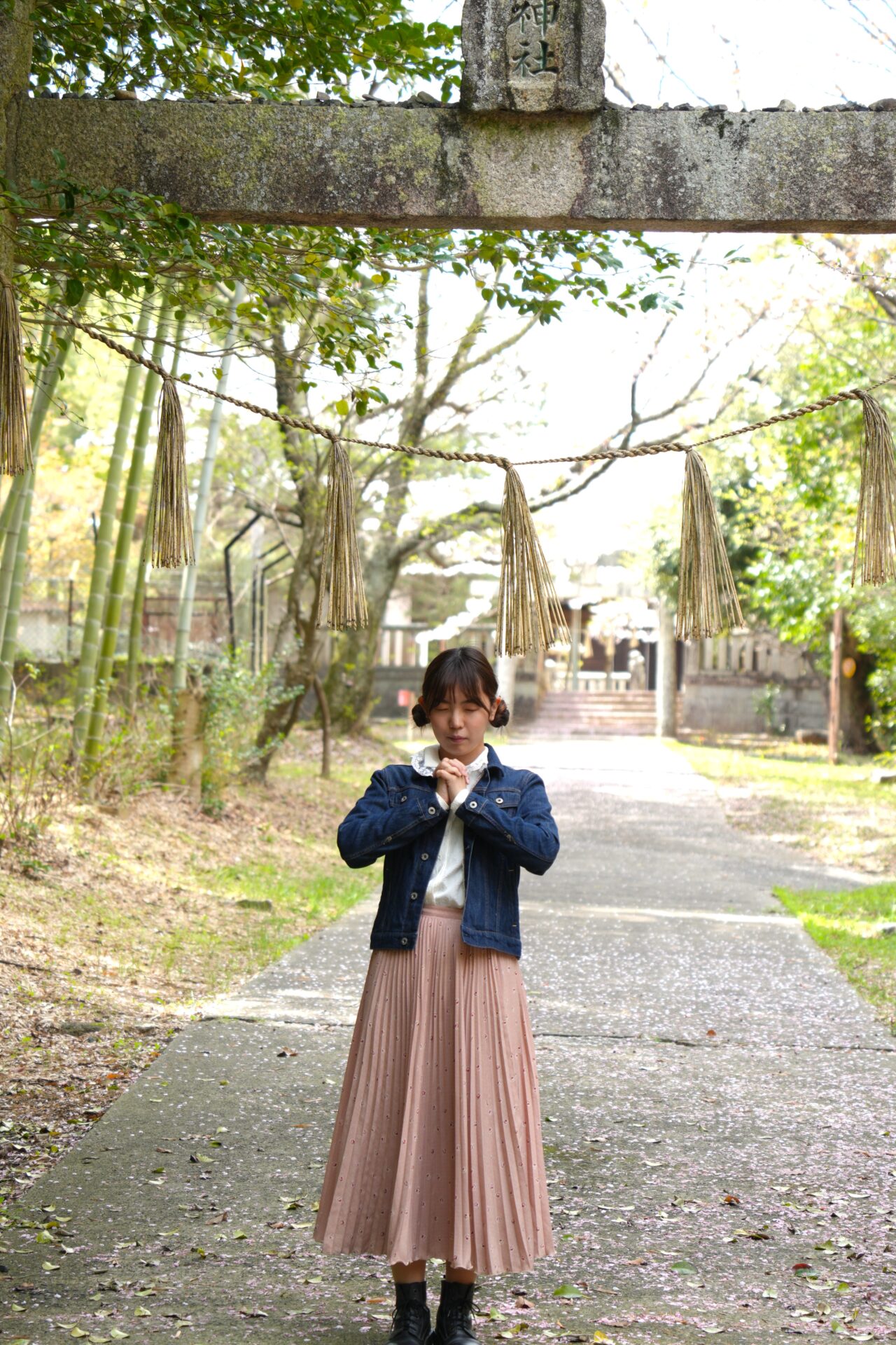 お参りをする筆者