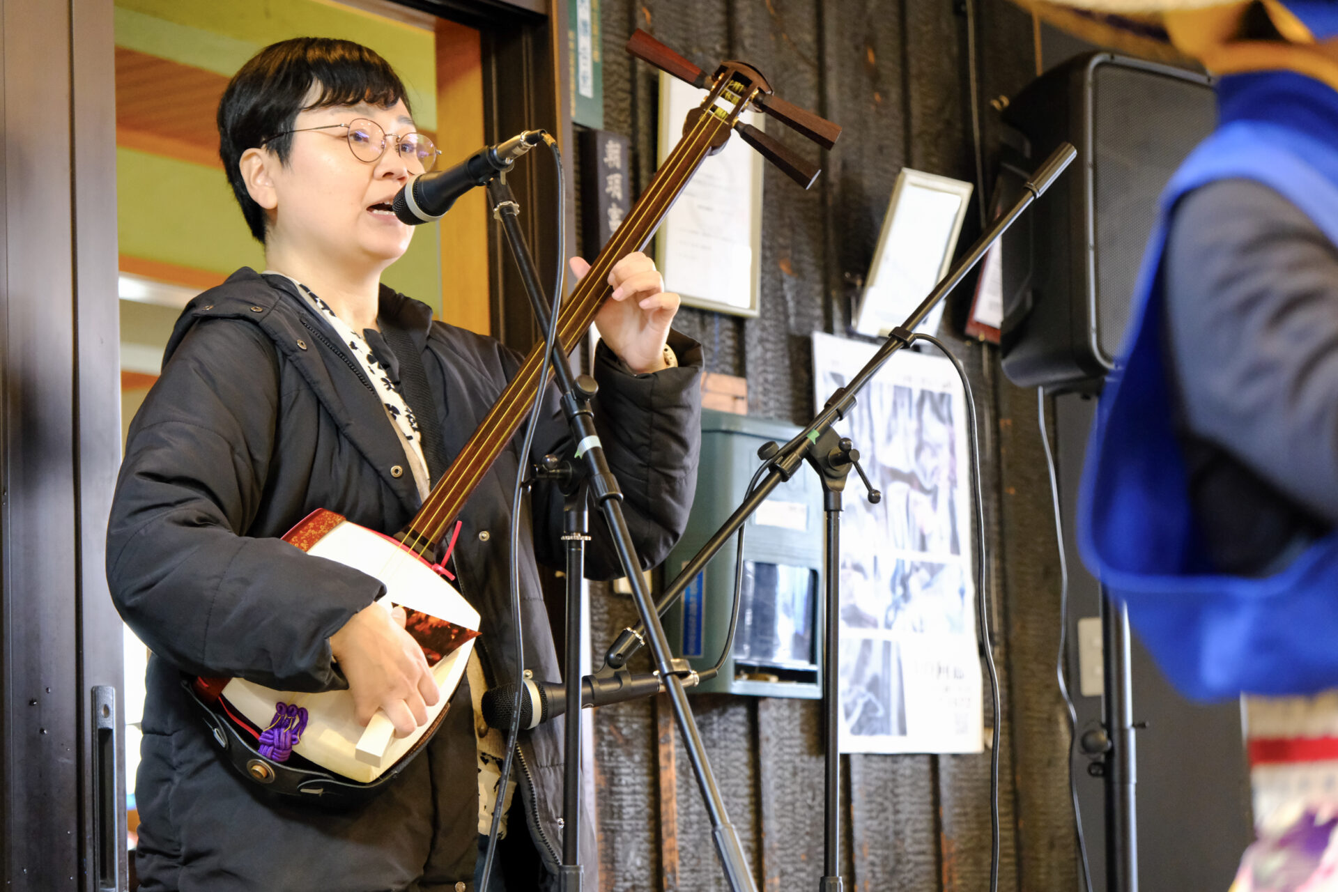 下津井節を歌う津本さん
