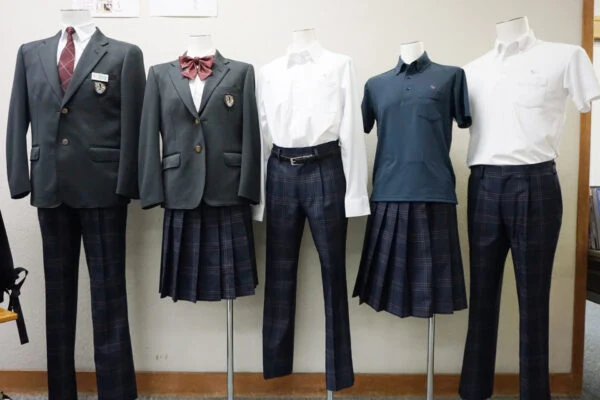 人権教育の視点から、誰もが安心安全に過ごせる学校づくりへ ～ 倉敷市内の公立中学校の制服変更の取り組み