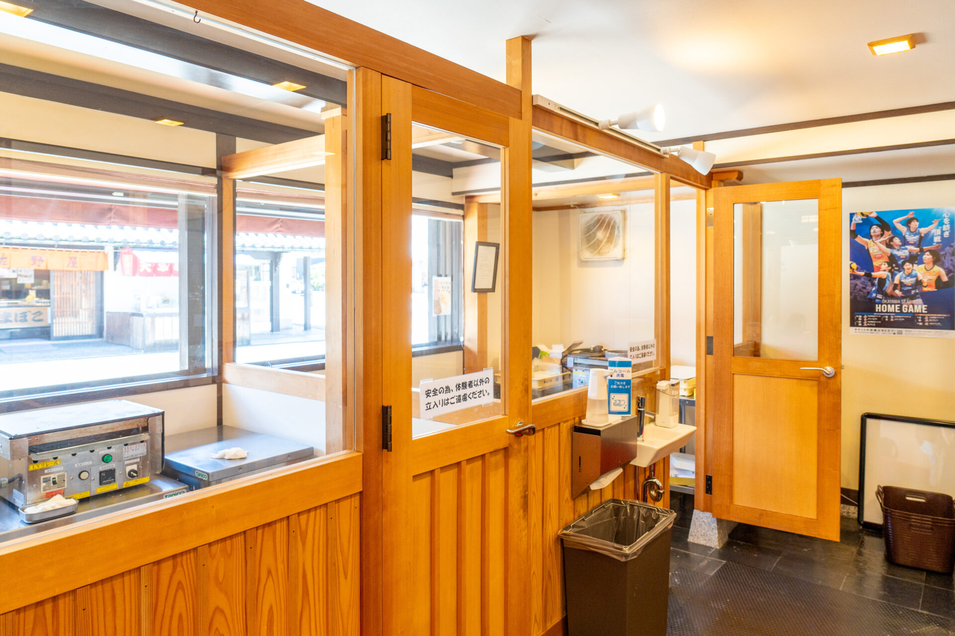 店内に体験工房がある(写真撮影:戸井健吾)