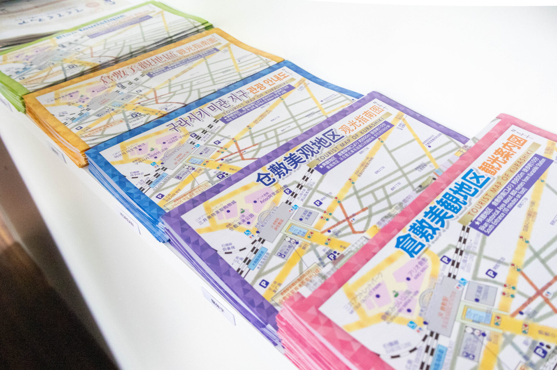 各国の言語で書かれた地図