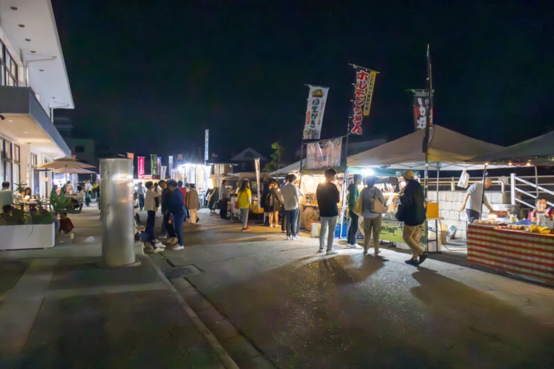 児島港ヨル市（2024年4月20日開催）～ 海を眺めながらクラフトビールをごくり。1日限定の港のビアガーデン