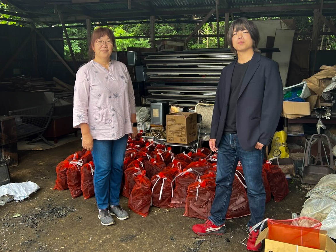 左:赤阪雅子(あかさか まさこ)さん、右:地域おこし協力隊・吉田大紘(よしだ まさひろ)さん