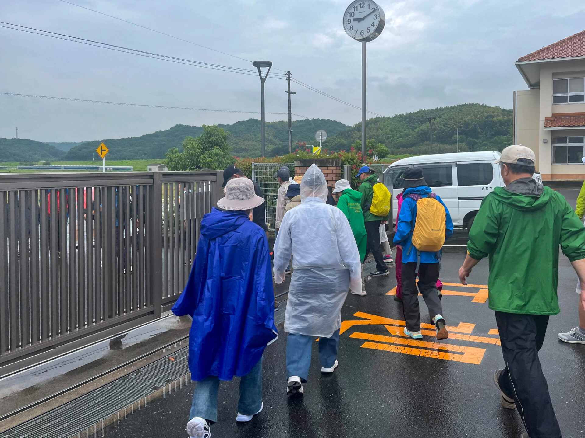 午前9時10分、一斉にスタートするようす