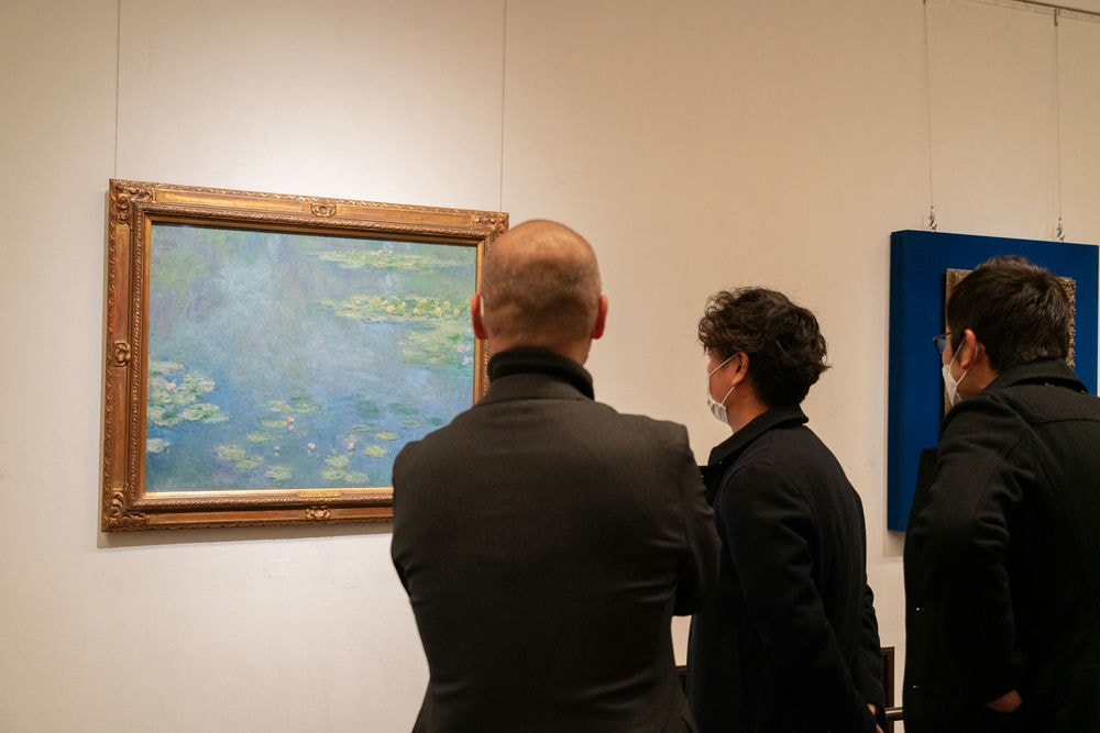 大原美術館のビジネス研修 絵画鑑賞中