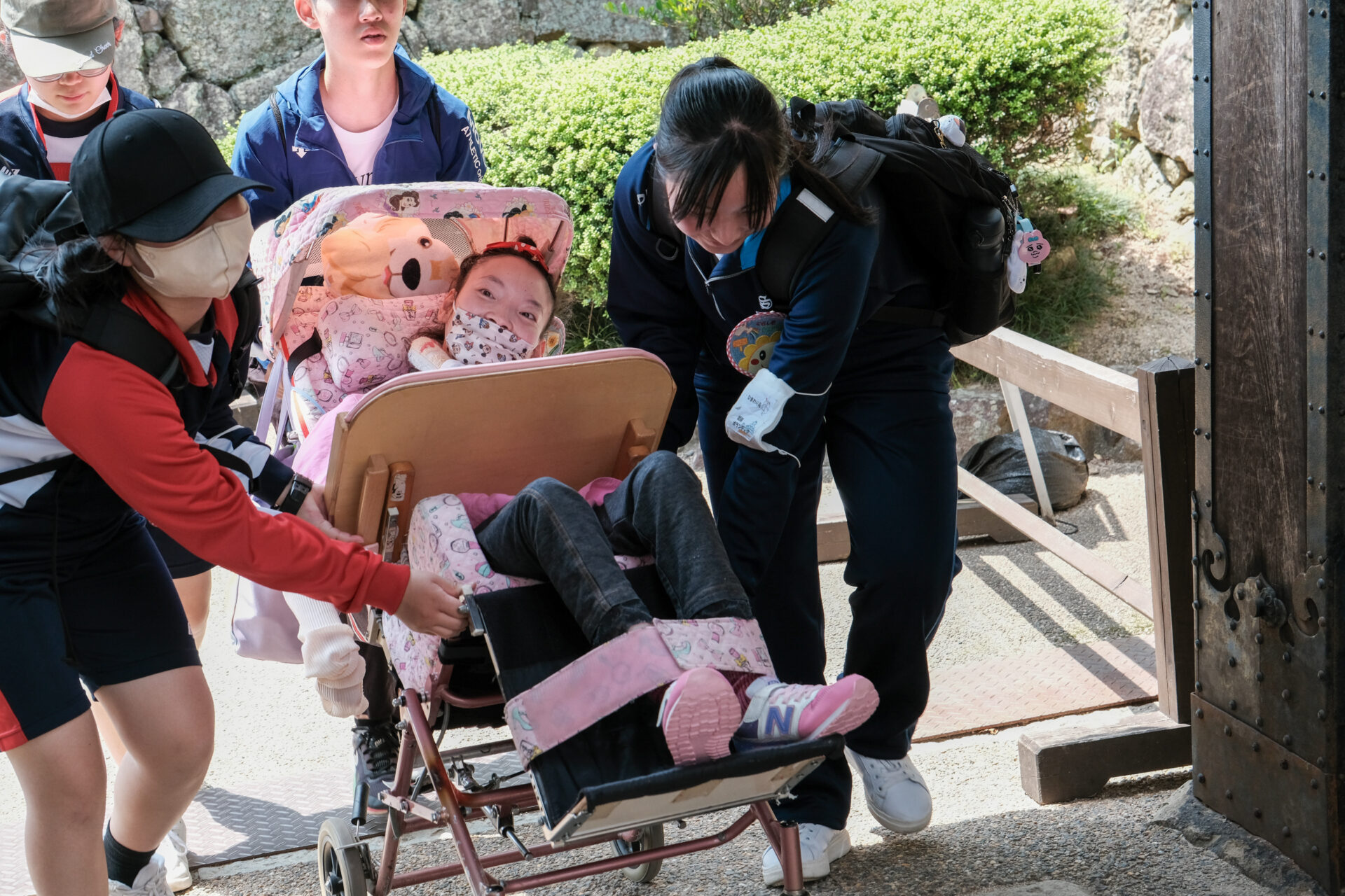 備前丸広場を目指す参加者