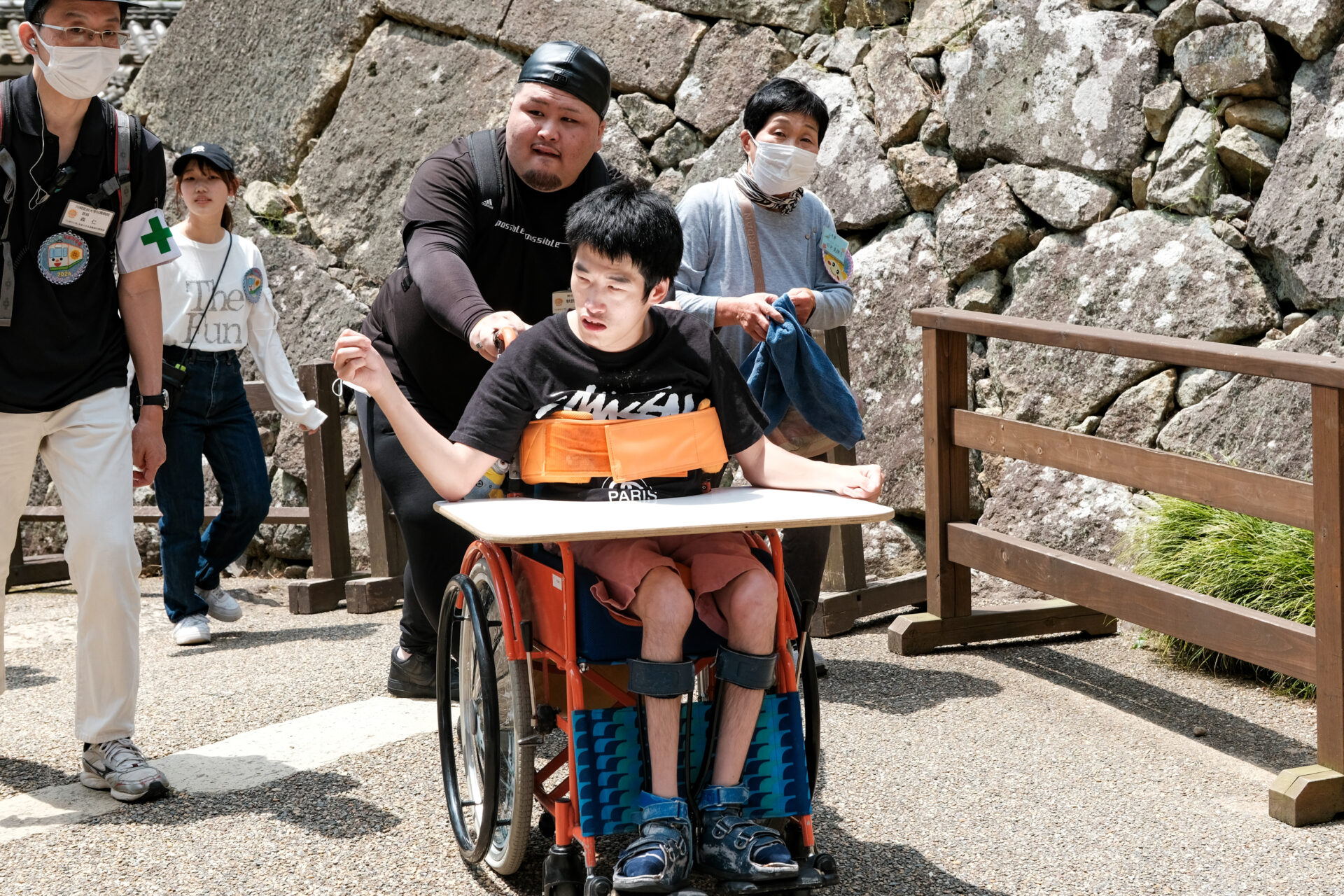 備前丸広場を目指す参加者