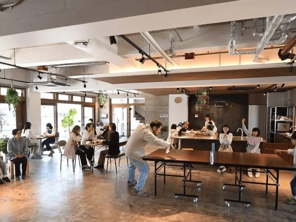 FLCB（FUN LIFE CENTER BUILDING）〜「生きることを楽しむ」ための多目的施設。地域の人が集まる「ハブ」を目指す