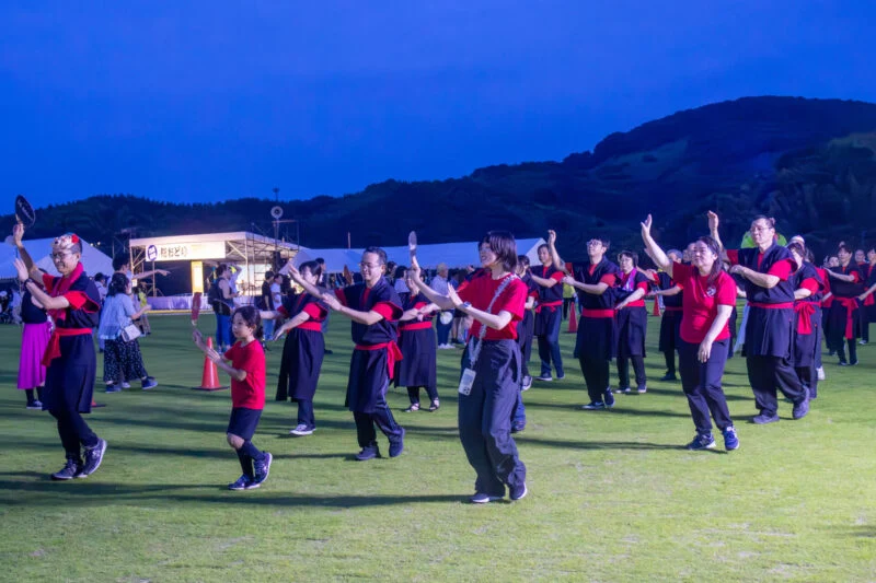 第15回真備・船穂総おどり（2024年7月13日開催）～ 食べて遊んでみんなで踊る、掛け声が響き渡ったまびふれあい公園