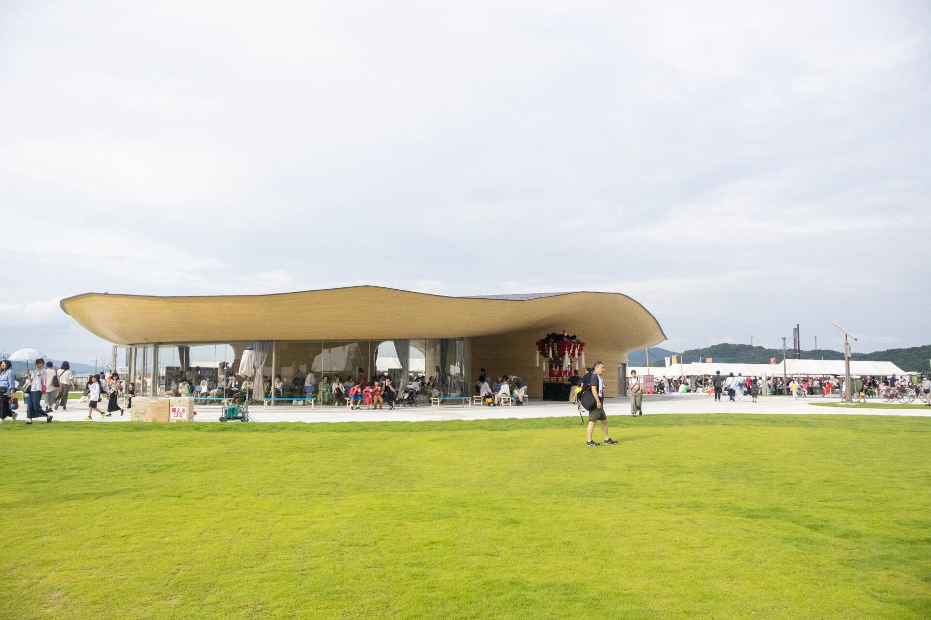 公園の中心にある建物