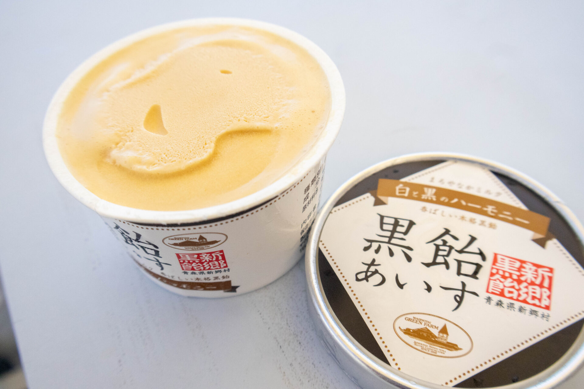 青森県新郷村「黒飴アイス」