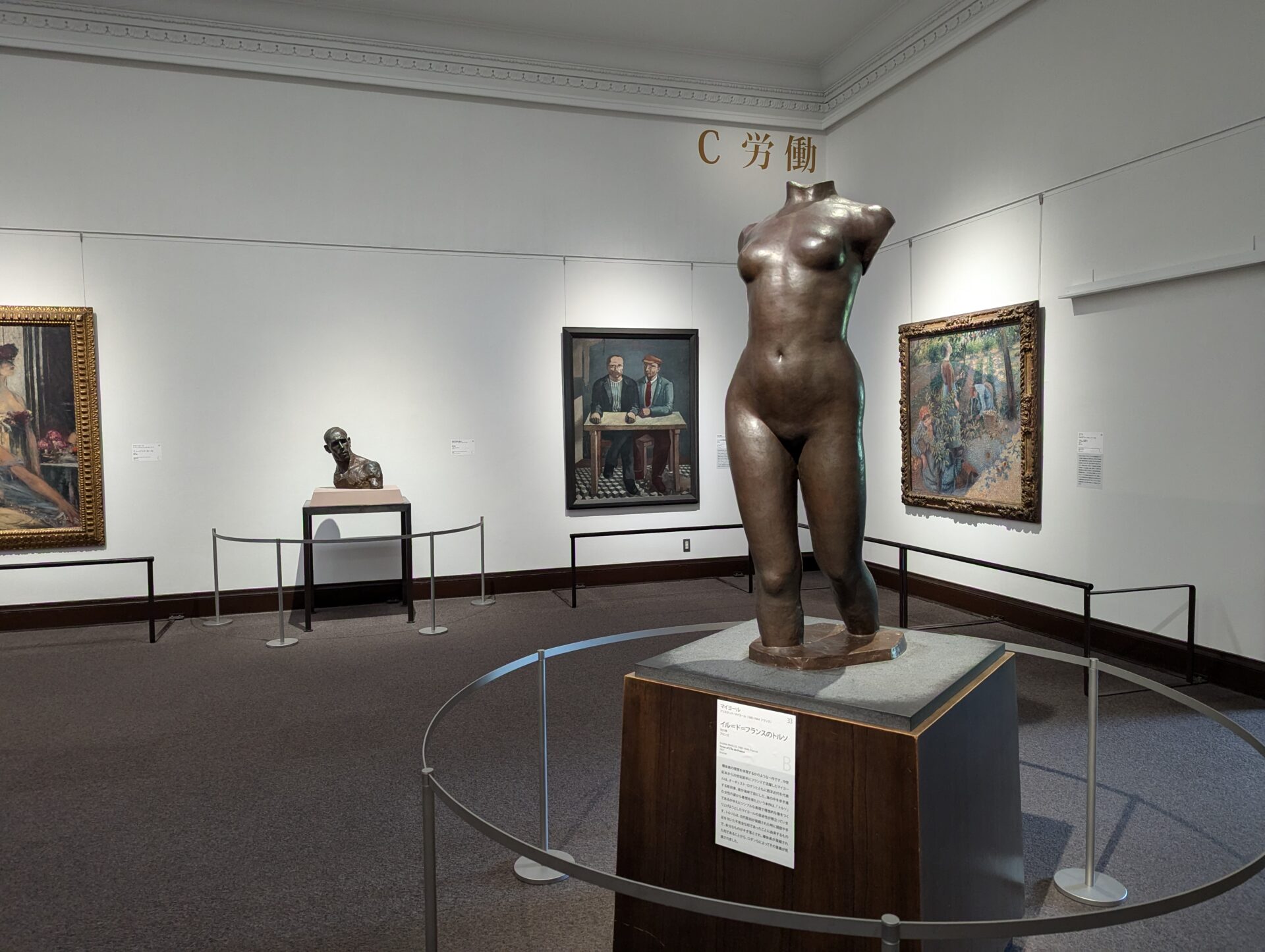 アリスティド・マイヨール作の《イル＝ド＝フランスのトルソ》の展示
写真提供：大原芸術財団