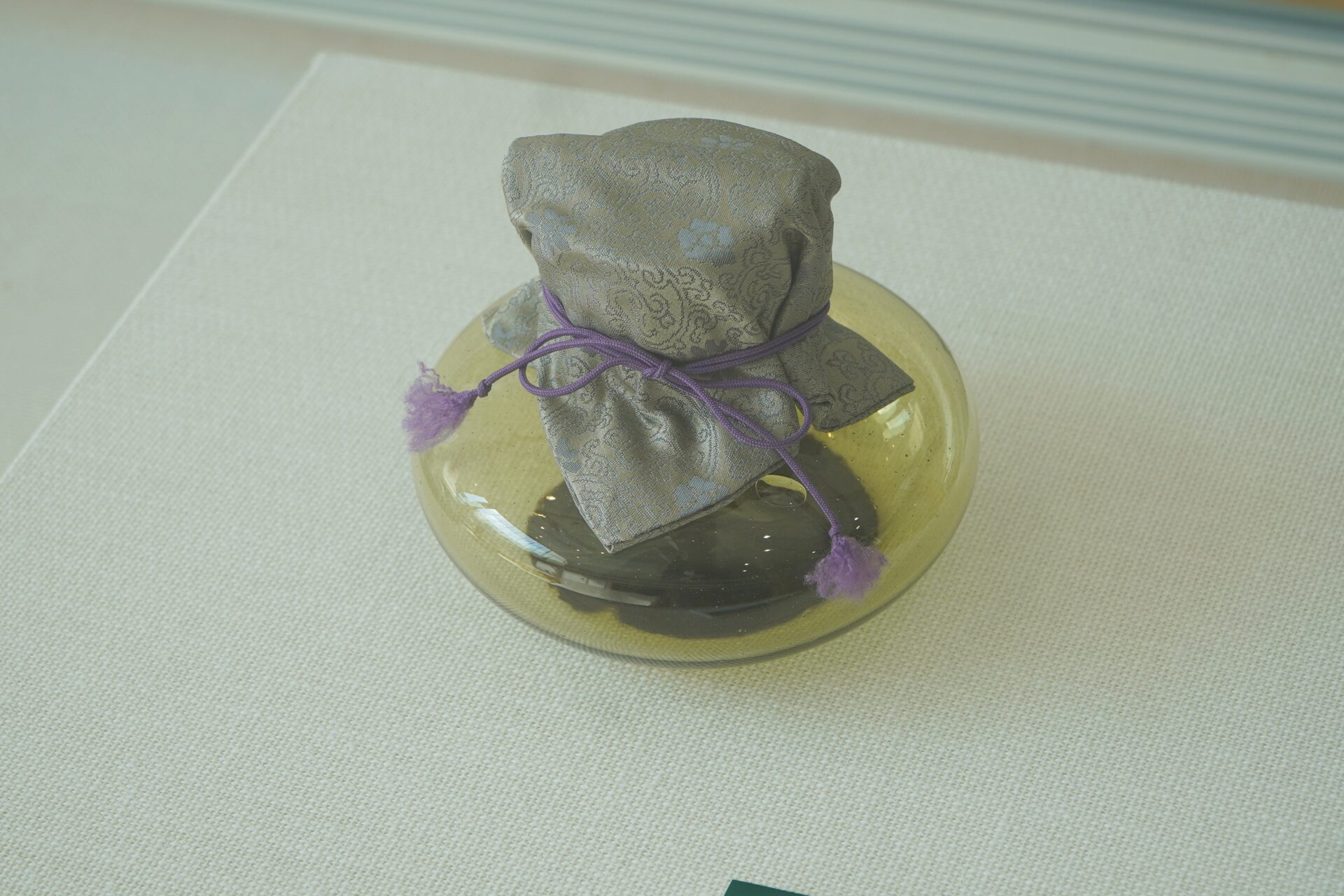 白瑠璃舎利壺の復元品