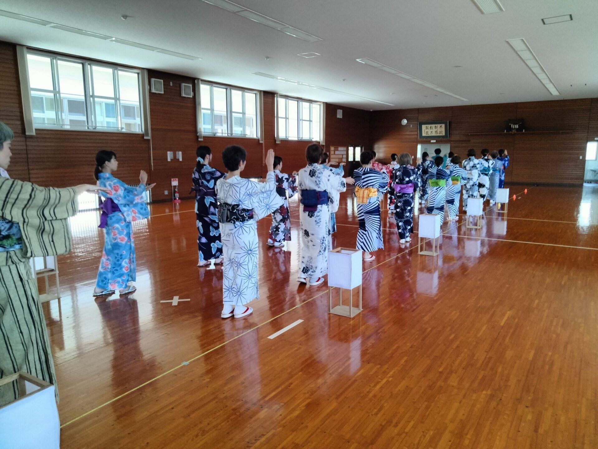 踊りの練習会のようす　画像提供：下津井宵灯り実行委員会