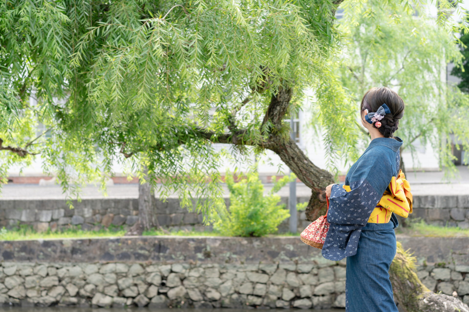 美観地区を歩く筆者