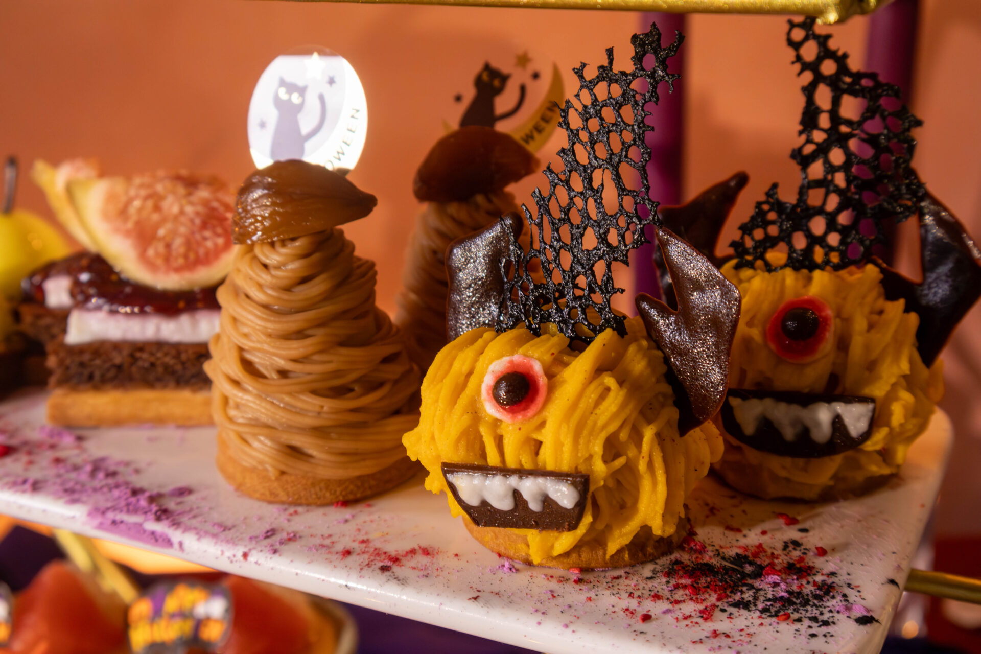 キャンドル卓のハロウィンスイーツ